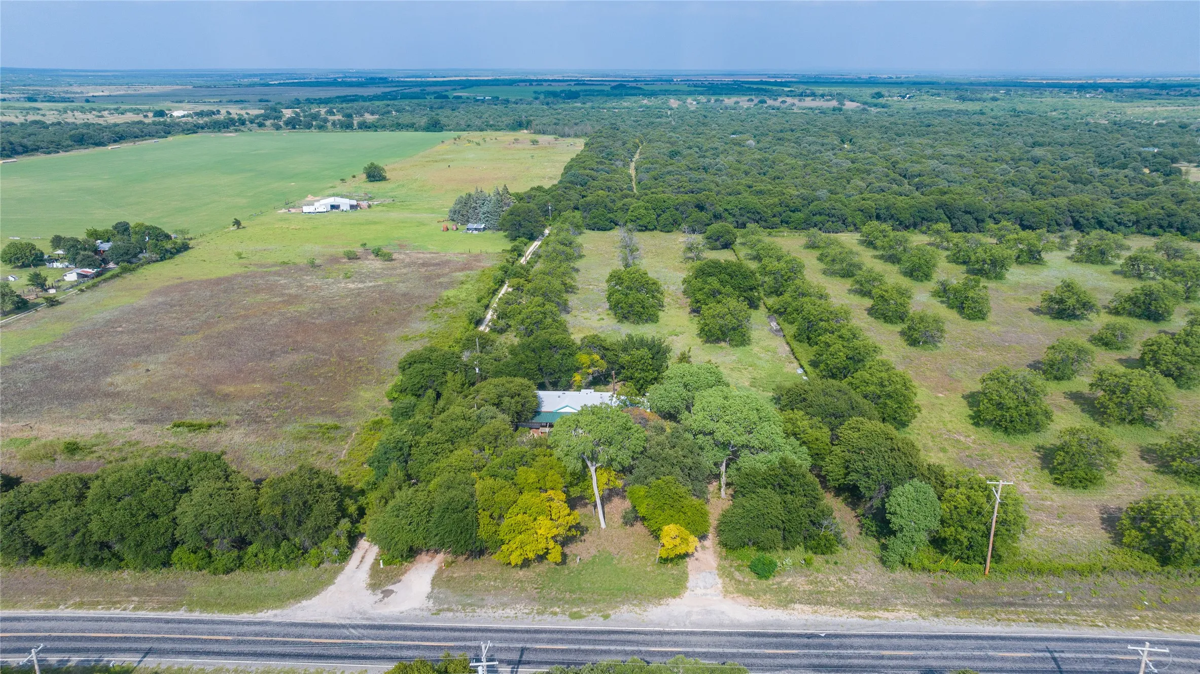 Mobile Home For Sale in Callahan County , 7852 Fm 603, Clyde, Texas 79510, 3 Bedroom, 2 Bathroom, Garage spaces, 1,456 Sqft, built in 1995, mls#21310883, Real Estate Agent in Clyde, Homes For Sale in Callahan county, Homes For Sale in Clyde, Realtor in Clyde Texas, Real Estate Brokerage Independent Realty Texas, Luminita Cordes Realtor