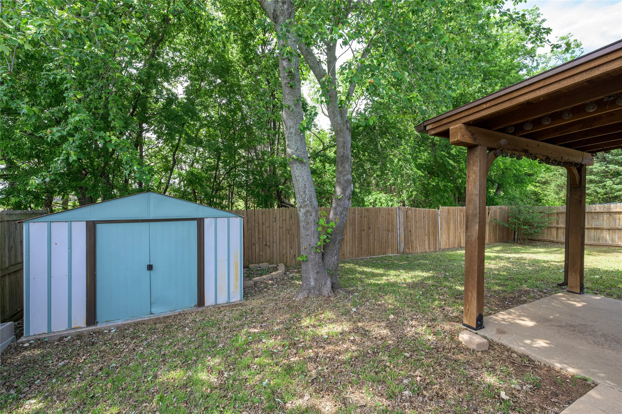 Single Family Residence For Sale in Grayson County , 4804 Hara Lane, Sherman, Texas 75092, 3 Bedroom, 2 Bathroom, 2 Garage spaces, 1,858 Sqft, built in 1997, mls#21310952, Real Estate Agent in Sherman, Homes For Sale in Grayson county, Homes For Sale in Sherman, Realtor in Sherman Texas, Real Estate Brokerage Independent Realty Texas, Luminita Cordes Realtor