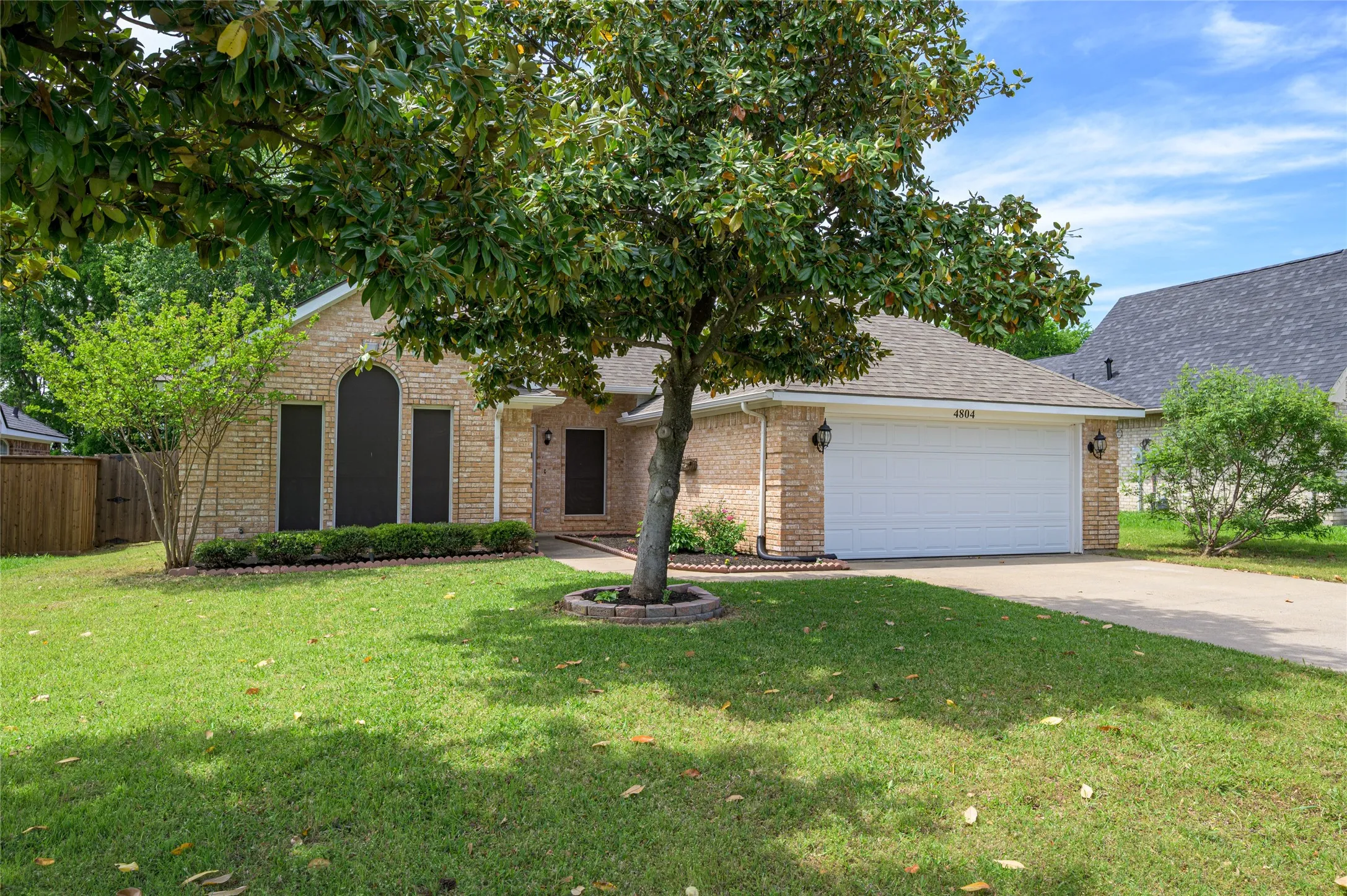 Single Family Residence For Sale in Grayson County , 4804 Hara Lane, Sherman, Texas 75092, 3 Bedroom, 2 Bathroom, 2 Garage spaces, 1,858 Sqft, built in 1997, mls#21310952, Real Estate Agent in Sherman, Homes For Sale in Grayson county, Homes For Sale in Sherman, Realtor in Sherman Texas, Real Estate Brokerage Independent Realty Texas, Luminita Cordes Realtor