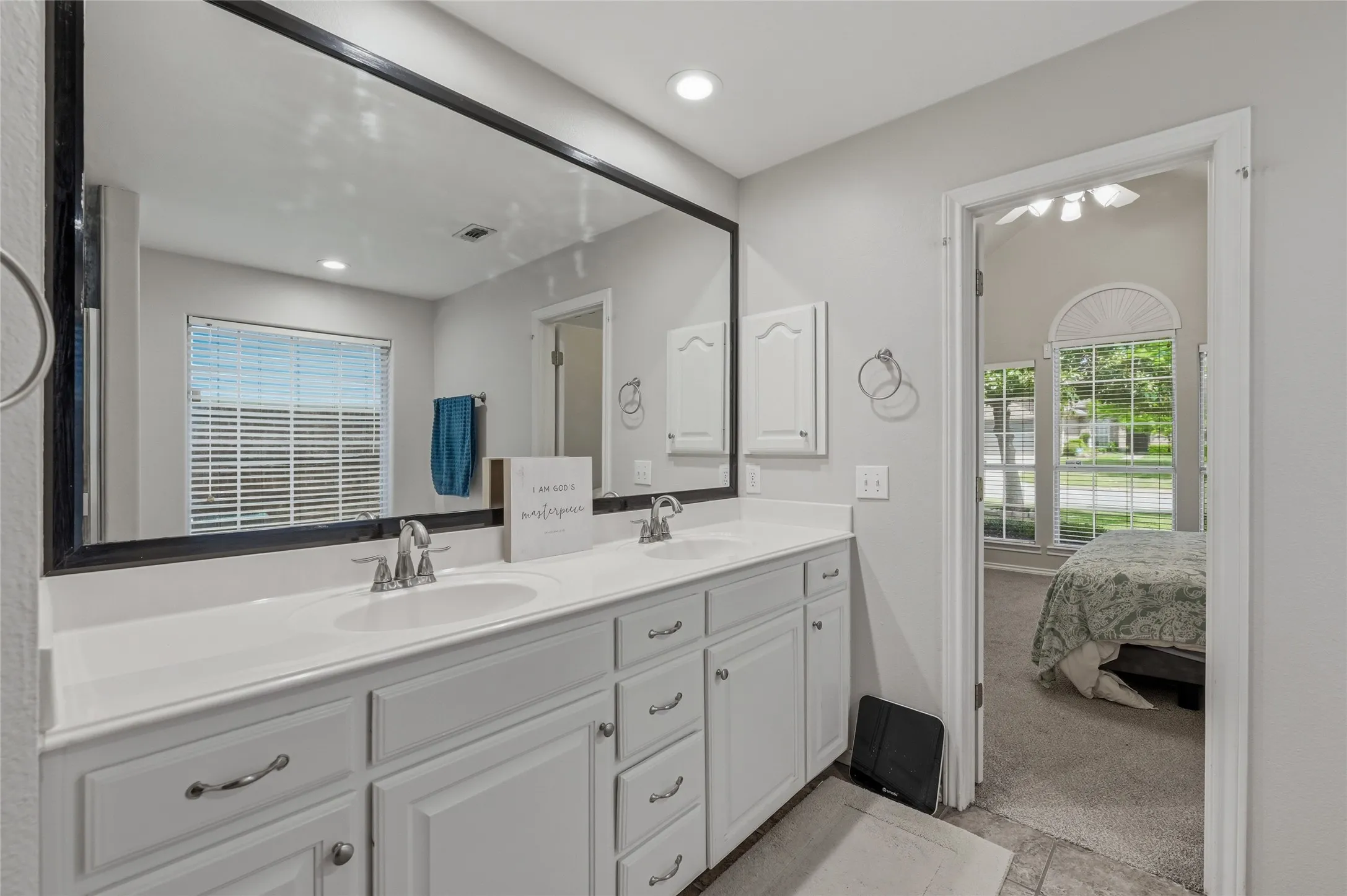 Single Family Residence For Sale in Grayson County , 4804 Hara Lane, Sherman, Texas 75092, 3 Bedroom, 2 Bathroom, 2 Garage spaces, 1,858 Sqft, built in 1997, mls#21310952, Real Estate Agent in Sherman, Homes For Sale in Grayson county, Homes For Sale in Sherman, Realtor in Sherman Texas, Real Estate Brokerage Independent Realty Texas, Luminita Cordes Realtor