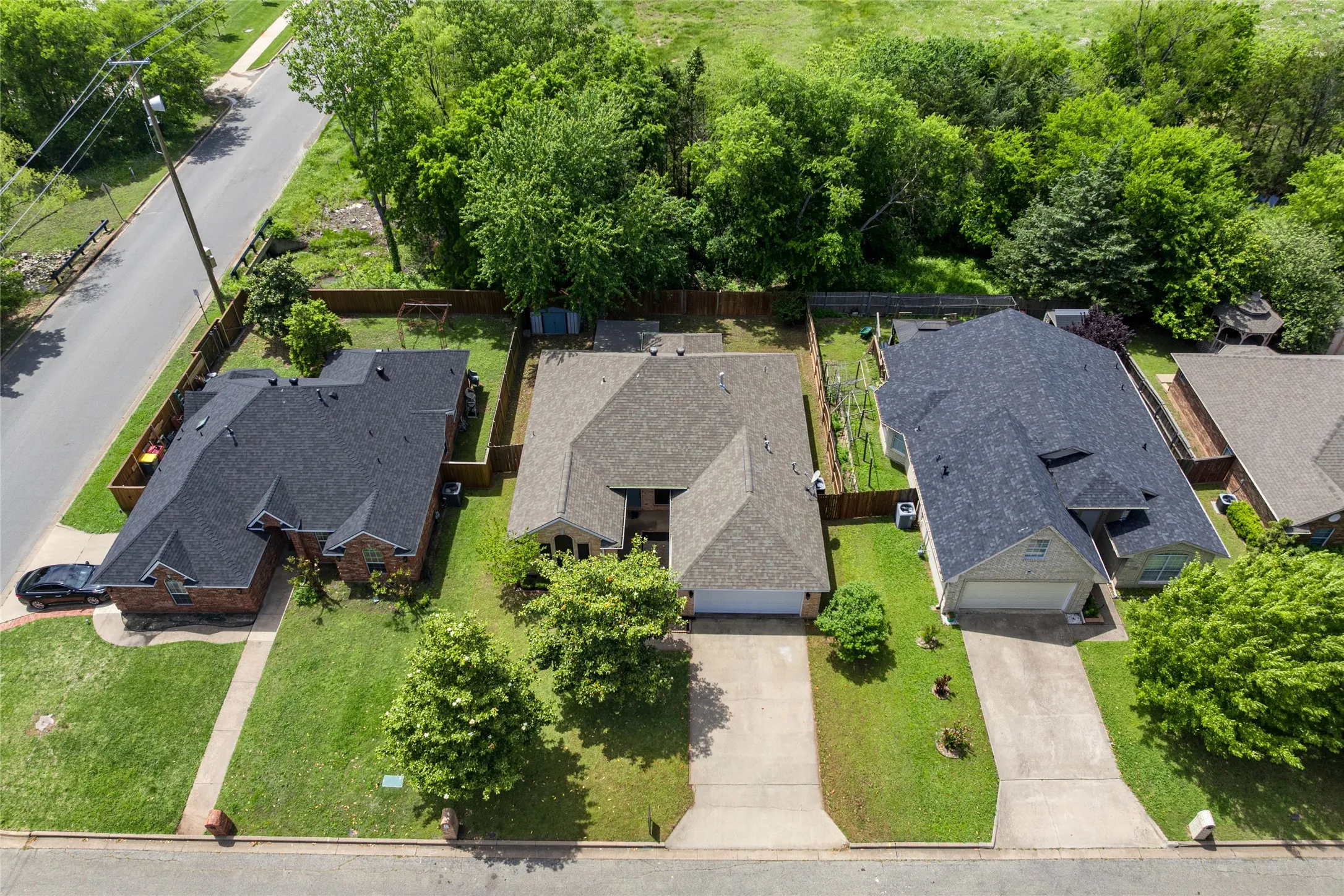 Single Family Residence For Sale in Grayson County , 4804 Hara Lane, Sherman, Texas 75092, 3 Bedroom, 2 Bathroom, 2 Garage spaces, 1,858 Sqft, built in 1997, mls#21310952, Real Estate Agent in Sherman, Homes For Sale in Grayson county, Homes For Sale in Sherman, Realtor in Sherman Texas, Real Estate Brokerage Independent Realty Texas, Luminita Cordes Realtor
