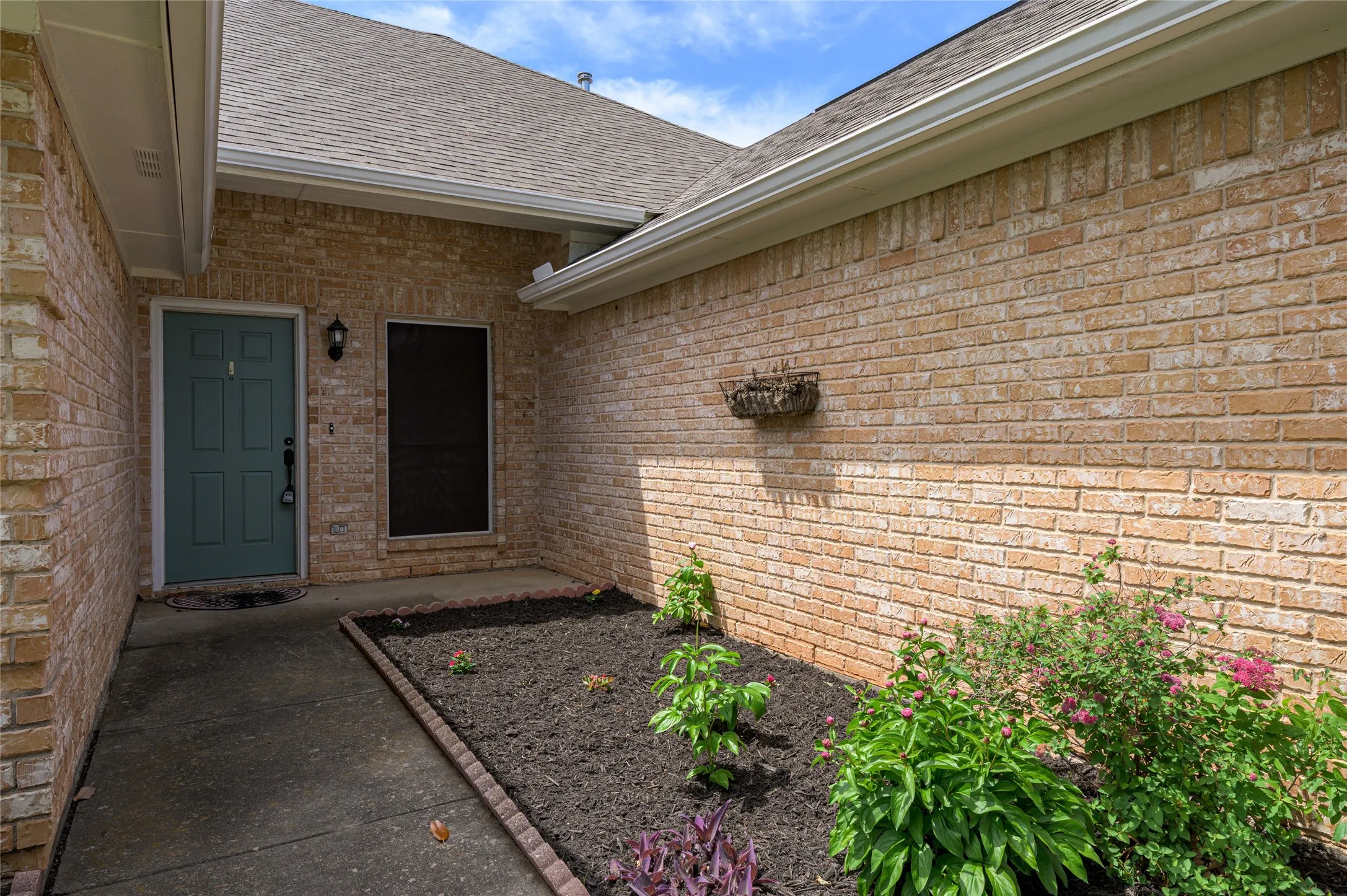 Single Family Residence For Sale in Grayson County , 4804 Hara Lane, Sherman, Texas 75092, 3 Bedroom, 2 Bathroom, 2 Garage spaces, 1,858 Sqft, built in 1997, mls#21310952, Real Estate Agent in Sherman, Homes For Sale in Grayson county, Homes For Sale in Sherman, Realtor in Sherman Texas, Real Estate Brokerage Independent Realty Texas, Luminita Cordes Realtor