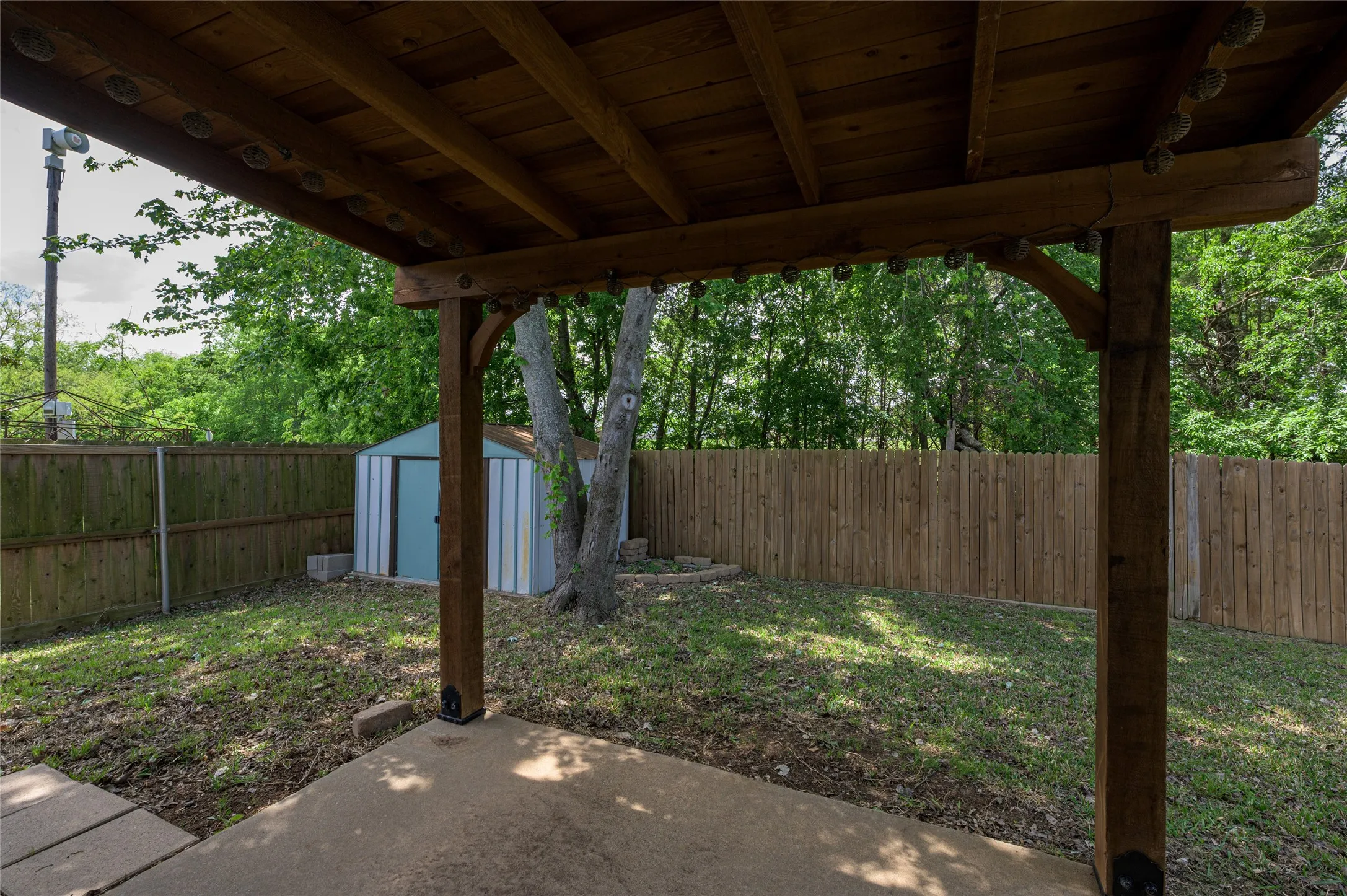 Single Family Residence For Sale in Grayson County , 4804 Hara Lane, Sherman, Texas 75092, 3 Bedroom, 2 Bathroom, 2 Garage spaces, 1,858 Sqft, built in 1997, mls#21310952, Real Estate Agent in Sherman, Homes For Sale in Grayson county, Homes For Sale in Sherman, Realtor in Sherman Texas, Real Estate Brokerage Independent Realty Texas, Luminita Cordes Realtor