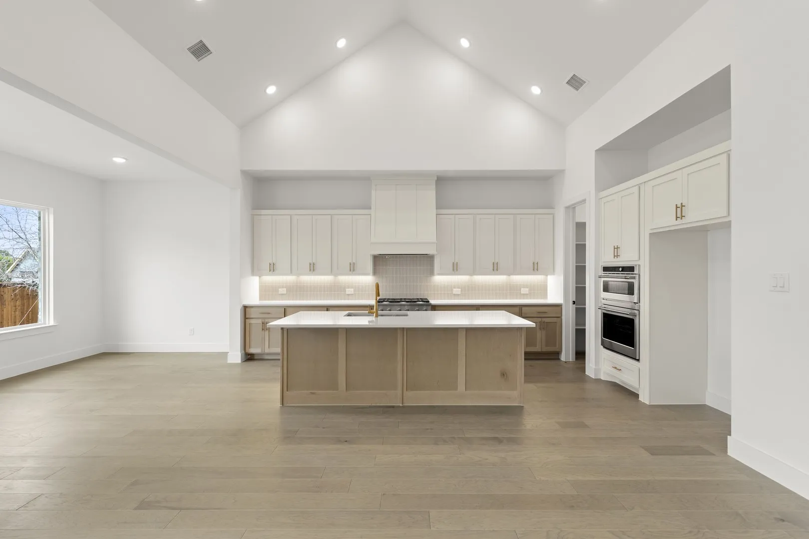 10. 927 Stellar Truth - Kitchen