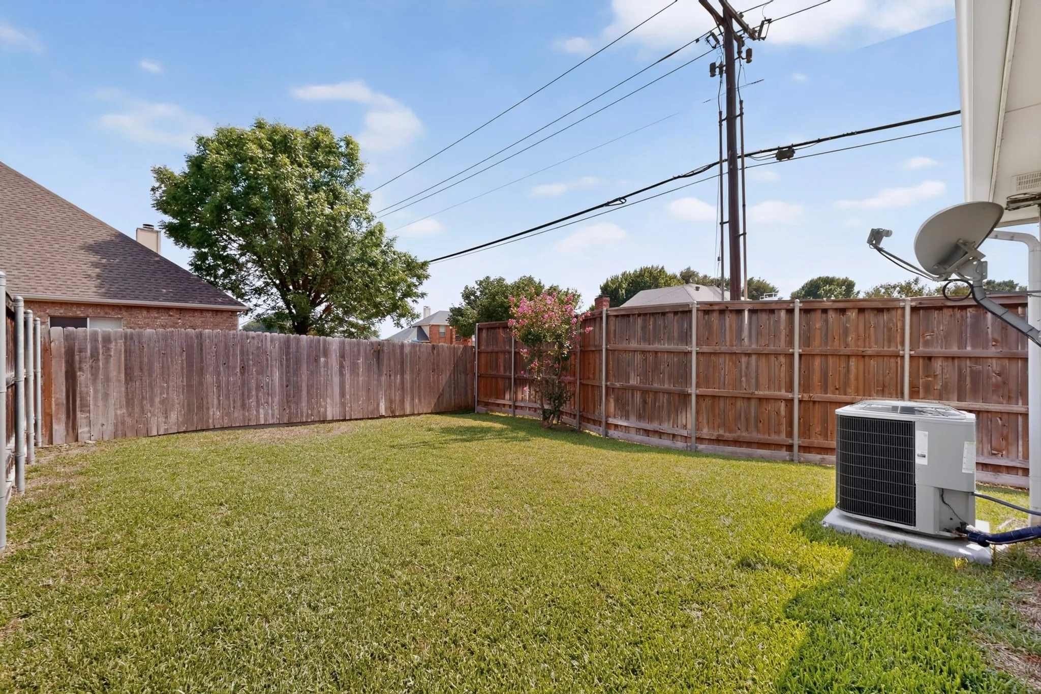 Single Family Residence For Sale in Collin County , 2702 Garden Springs Drive, Richardson, Texas 75082, 3 Bedroom, 2 Bathroom, 2 Garage spaces, 1,964 Sqft, built in 1991, mls#21310975, Real Estate Agent in Richardson, Homes For Sale in Collin county, Homes For Sale in Richardson, Realtor in Richardson Texas, Real Estate Brokerage Independent Realty Texas, Luminita Cordes Realtor