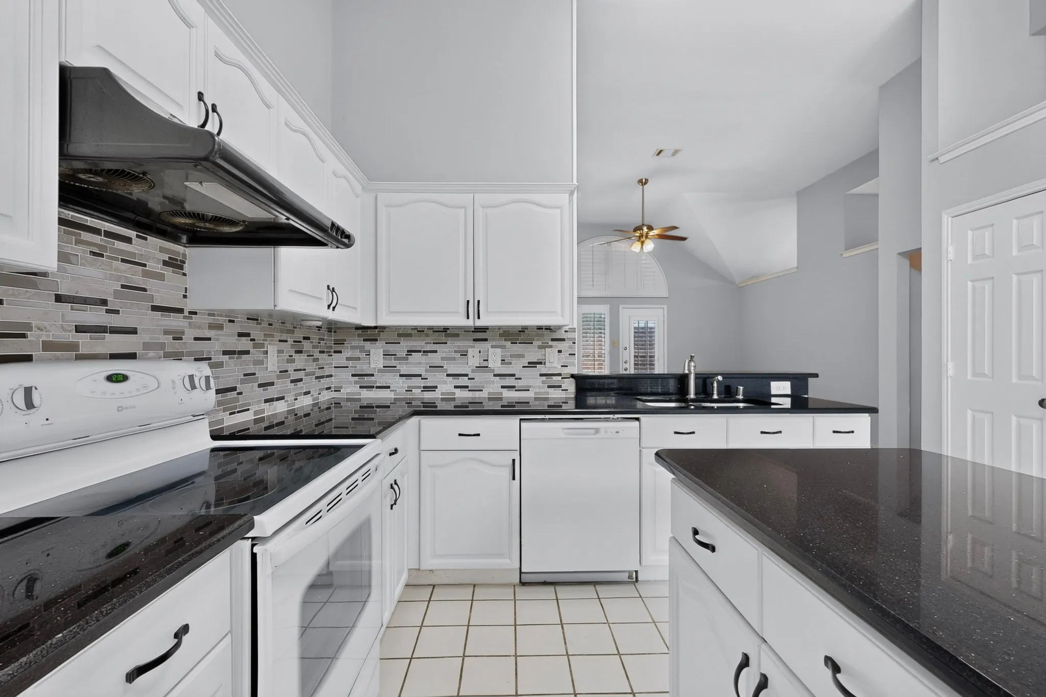 Single Family Residence For Sale in Collin County , 2702 Garden Springs Drive, Richardson, Texas 75082, 3 Bedroom, 2 Bathroom, 2 Garage spaces, 1,964 Sqft, built in 1991, mls#21310975, Real Estate Agent in Richardson, Homes For Sale in Collin county, Homes For Sale in Richardson, Realtor in Richardson Texas, Real Estate Brokerage Independent Realty Texas, Luminita Cordes Realtor