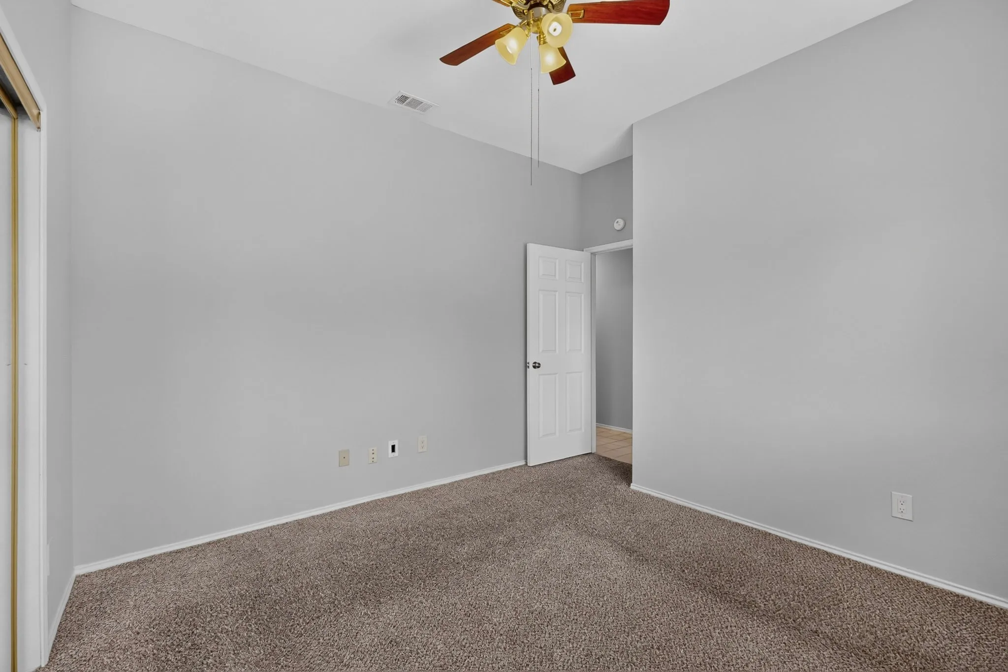 Single Family Residence For Sale in Collin County , 2702 Garden Springs Drive, Richardson, Texas 75082, 3 Bedroom, 2 Bathroom, 2 Garage spaces, 1,964 Sqft, built in 1991, mls#21310975, Real Estate Agent in Richardson, Homes For Sale in Collin county, Homes For Sale in Richardson, Realtor in Richardson Texas, Real Estate Brokerage Independent Realty Texas, Luminita Cordes Realtor