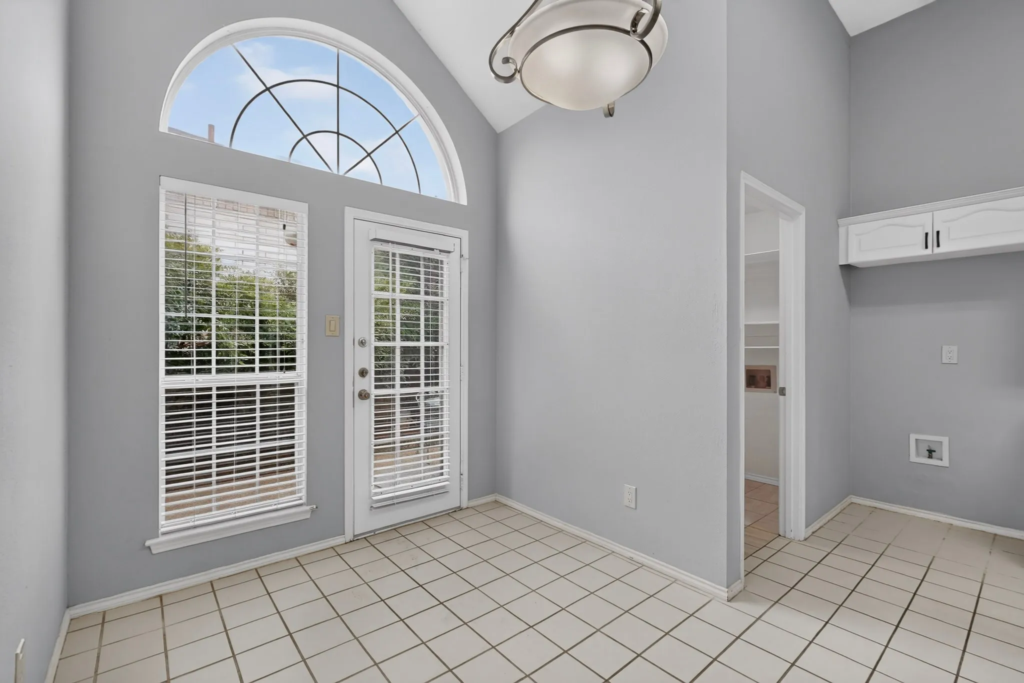 Single Family Residence For Sale in Collin County , 2702 Garden Springs Drive, Richardson, Texas 75082, 3 Bedroom, 2 Bathroom, 2 Garage spaces, 1,964 Sqft, built in 1991, mls#21310975, Real Estate Agent in Richardson, Homes For Sale in Collin county, Homes For Sale in Richardson, Realtor in Richardson Texas, Real Estate Brokerage Independent Realty Texas, Luminita Cordes Realtor