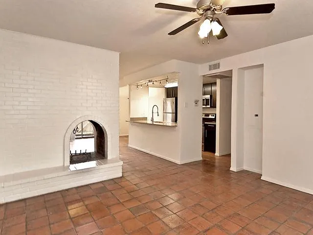 Condominium For Rent in Dallas County , 5909 Birchbrook Drive 223, Dallas, Texas 75206, 2 Bedroom, 2 Bathroom, Garage spaces, 1,120 Sqft, built in 1970, mls#21310978, Real Estate Agent in Dallas, Homes For Rent in Dallas county, Homes For Rent in Dallas, Realtor in Dallas Texas, Real Estate Brokerage Independent Realty Texas, Luminita Cordes Realtor
