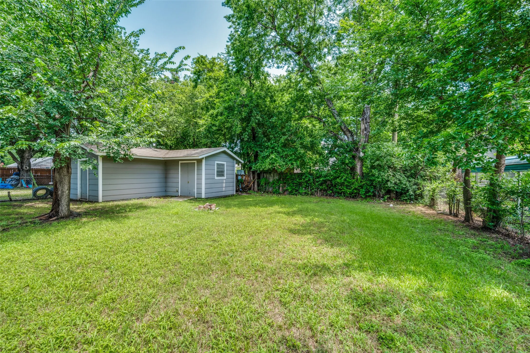 Single Family Residence For Sale in Cooke County , 1814 Refinery Road, Gainesville, Texas 76240, 3 Bedroom, 2 Bathroom, Garage spaces, 1,673 Sqft, built in 1950, mls#21310981, Real Estate Agent in Gainesville, Homes For Sale in Cooke county, Homes For Sale in Gainesville, Realtor in Gainesville Texas, Real Estate Brokerage Independent Realty Texas, Luminita Cordes Realtor