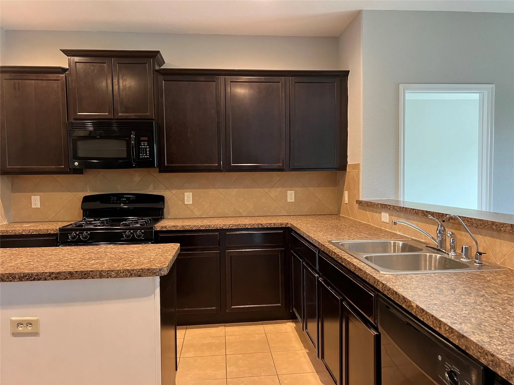 Single Family Residence For Rent in Collin County , 1115 Gaines Road, Melissa, Texas 75454, 4 Bedroom, 3 Bathroom, 2 Garage spaces, 2,928 Sqft, built in 2012, mls#21310979, Real Estate Agent in Melissa, Homes For Rent in Collin county, Homes For Rent in Melissa, Realtor in Melissa Texas, Real Estate Brokerage Independent Realty Texas, Luminita Cordes Realtor