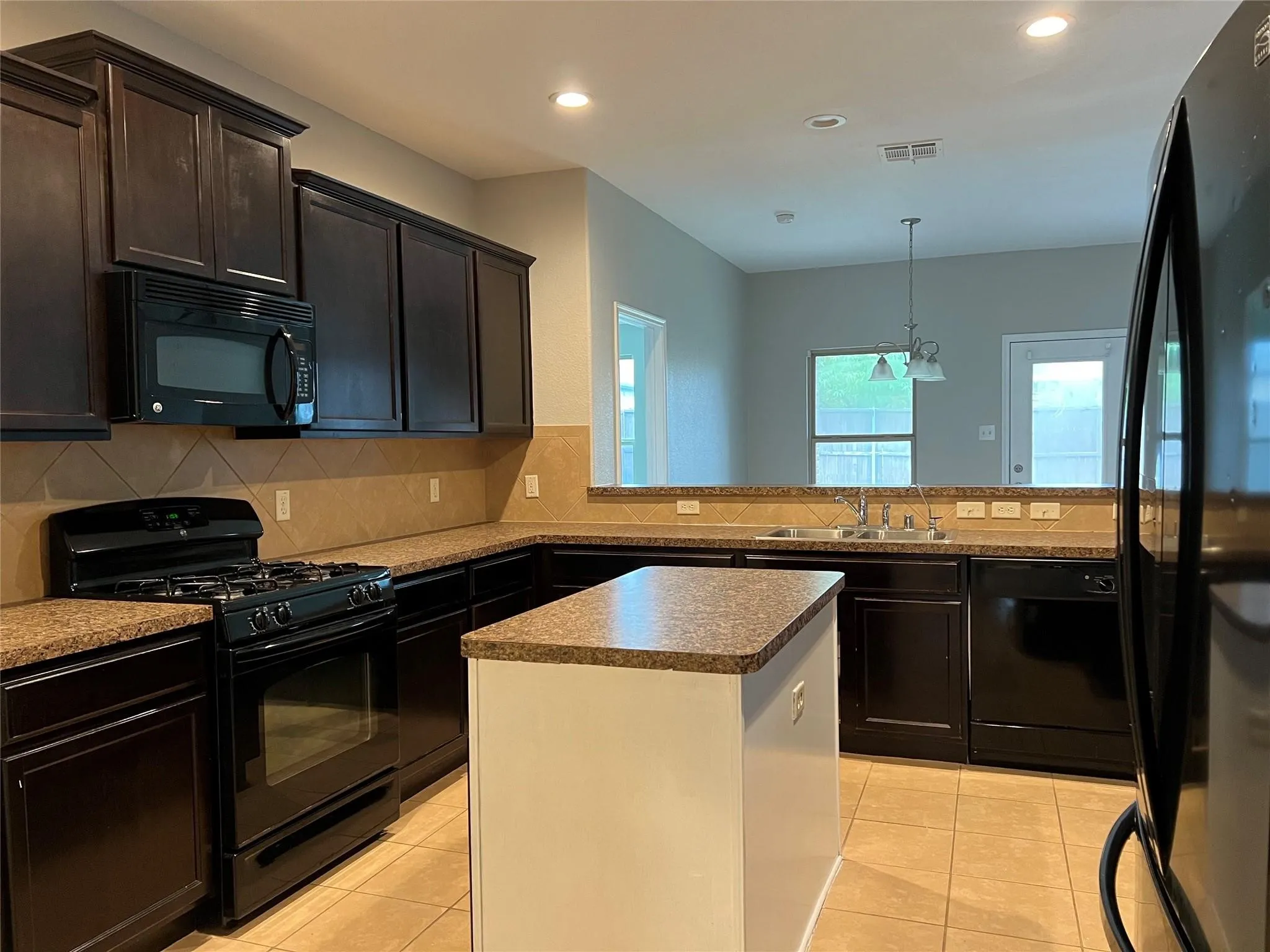 Single Family Residence For Rent in Collin County , 1115 Gaines Road, Melissa, Texas 75454, 4 Bedroom, 3 Bathroom, 2 Garage spaces, 2,928 Sqft, built in 2012, mls#21310979, Real Estate Agent in Melissa, Homes For Rent in Collin county, Homes For Rent in Melissa, Realtor in Melissa Texas, Real Estate Brokerage Independent Realty Texas, Luminita Cordes Realtor