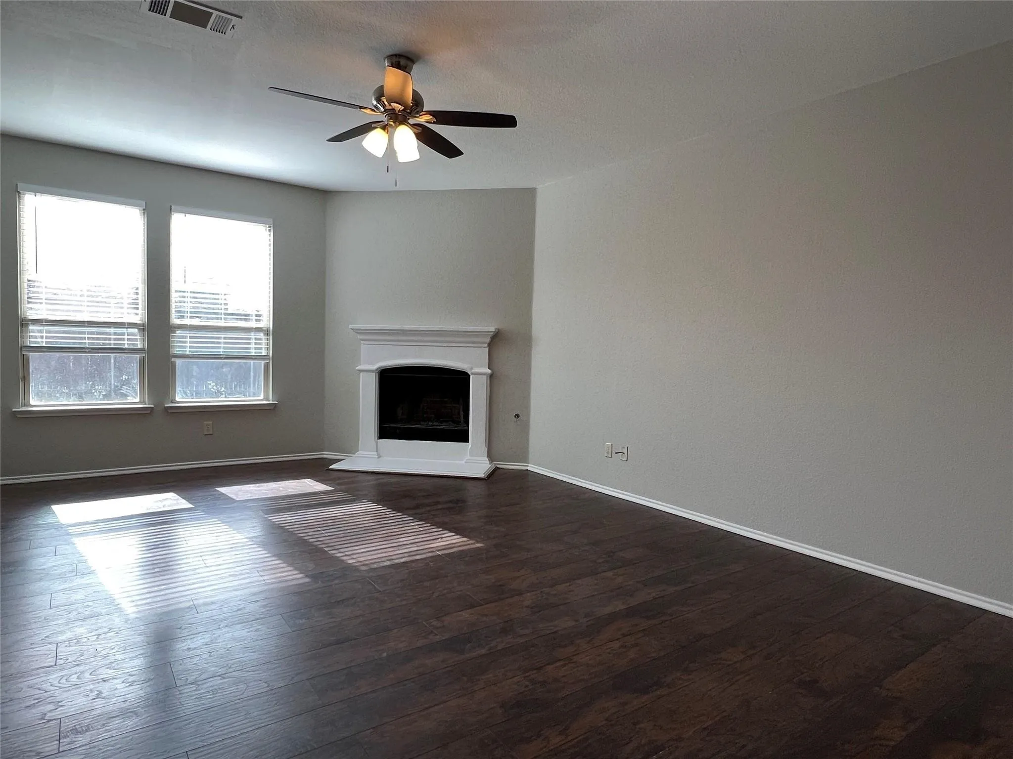 Single Family Residence For Rent in Collin County , 1115 Gaines Road, Melissa, Texas 75454, 4 Bedroom, 3 Bathroom, 2 Garage spaces, 2,928 Sqft, built in 2012, mls#21310979, Real Estate Agent in Melissa, Homes For Rent in Collin county, Homes For Rent in Melissa, Realtor in Melissa Texas, Real Estate Brokerage Independent Realty Texas, Luminita Cordes Realtor