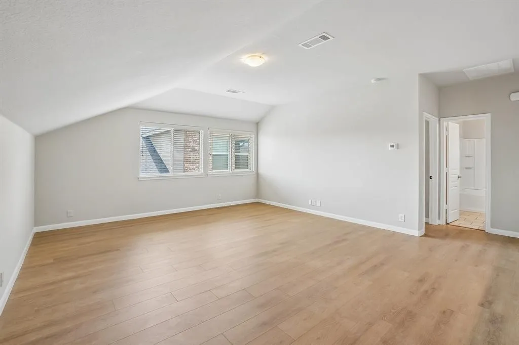 Single Family Residence For Rent in Kaufman County , 2012 Shawnee Trail, Heartland, Texas 75126, 4 Bedroom, 3 Bathroom, 2 Garage spaces, 2,341 Sqft, built in 2017, mls#21310982, Real Estate Agent in Heartland, Homes For Rent in Kaufman county, Homes For Rent in Heartland, Realtor in Heartland Texas, Real Estate Brokerage Independent Realty Texas, Luminita Cordes Realtor