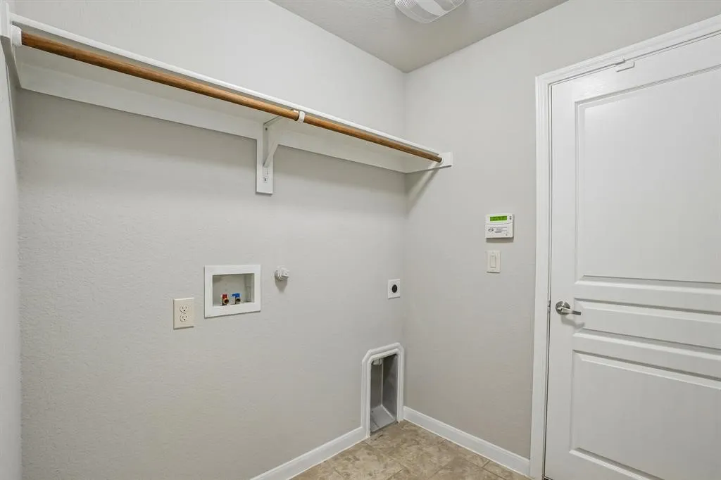Single Family Residence For Rent in Kaufman County , 2012 Shawnee Trail, Heartland, Texas 75126, 4 Bedroom, 3 Bathroom, 2 Garage spaces, 2,341 Sqft, built in 2017, mls#21310982, Real Estate Agent in Heartland, Homes For Rent in Kaufman county, Homes For Rent in Heartland, Realtor in Heartland Texas, Real Estate Brokerage Independent Realty Texas, Luminita Cordes Realtor