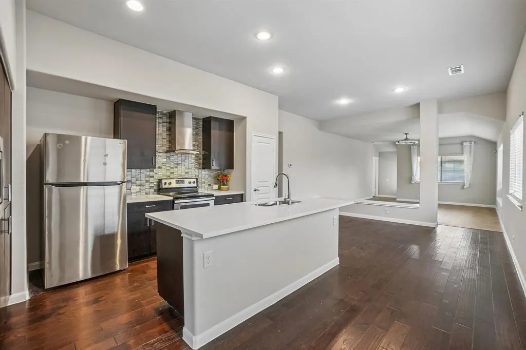 Single Family Residence For Rent in Kaufman County , 2012 Shawnee Trail, Heartland, Texas 75126, 4 Bedroom, 3 Bathroom, 2 Garage spaces, 2,341 Sqft, built in 2017, mls#21310982, Real Estate Agent in Heartland, Homes For Rent in Kaufman county, Homes For Rent in Heartland, Realtor in Heartland Texas, Real Estate Brokerage Independent Realty Texas, Luminita Cordes Realtor