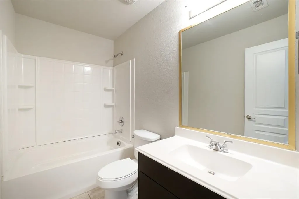 Single Family Residence For Rent in Kaufman County , 2012 Shawnee Trail, Heartland, Texas 75126, 4 Bedroom, 3 Bathroom, 2 Garage spaces, 2,341 Sqft, built in 2017, mls#21310982, Real Estate Agent in Heartland, Homes For Rent in Kaufman county, Homes For Rent in Heartland, Realtor in Heartland Texas, Real Estate Brokerage Independent Realty Texas, Luminita Cordes Realtor
