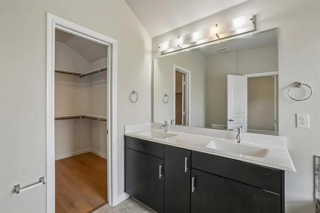 Single Family Residence For Rent in Kaufman County , 2012 Shawnee Trail, Heartland, Texas 75126, 4 Bedroom, 3 Bathroom, 2 Garage spaces, 2,341 Sqft, built in 2017, mls#21310982, Real Estate Agent in Heartland, Homes For Rent in Kaufman county, Homes For Rent in Heartland, Realtor in Heartland Texas, Real Estate Brokerage Independent Realty Texas, Luminita Cordes Realtor