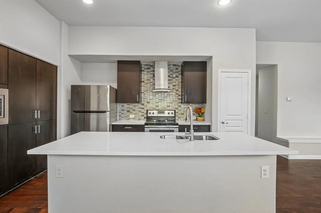 Single Family Residence For Rent in Kaufman County , 2012 Shawnee Trail, Heartland, Texas 75126, 4 Bedroom, 3 Bathroom, 2 Garage spaces, 2,341 Sqft, built in 2017, mls#21310982, Real Estate Agent in Heartland, Homes For Rent in Kaufman county, Homes For Rent in Heartland, Realtor in Heartland Texas, Real Estate Brokerage Independent Realty Texas, Luminita Cordes Realtor