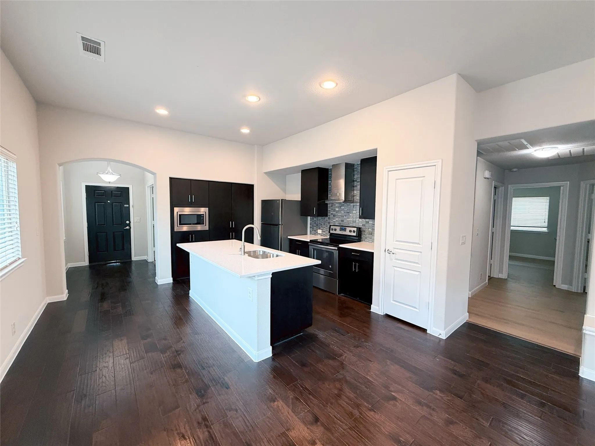 Single Family Residence For Rent in Kaufman County , 2012 Shawnee Trail, Heartland, Texas 75126, 4 Bedroom, 3 Bathroom, 2 Garage spaces, 2,341 Sqft, built in 2017, mls#21310982, Real Estate Agent in Heartland, Homes For Rent in Kaufman county, Homes For Rent in Heartland, Realtor in Heartland Texas, Real Estate Brokerage Independent Realty Texas, Luminita Cordes Realtor