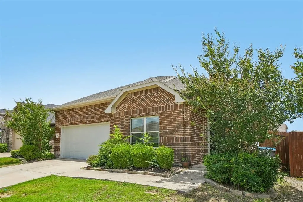 Single Family Residence For Rent in Kaufman County , 2012 Shawnee Trail, Heartland, Texas 75126, 4 Bedroom, 3 Bathroom, 2 Garage spaces, 2,341 Sqft, built in 2017, mls#21310982, Real Estate Agent in Heartland, Homes For Rent in Kaufman county, Homes For Rent in Heartland, Realtor in Heartland Texas, Real Estate Brokerage Independent Realty Texas, Luminita Cordes Realtor