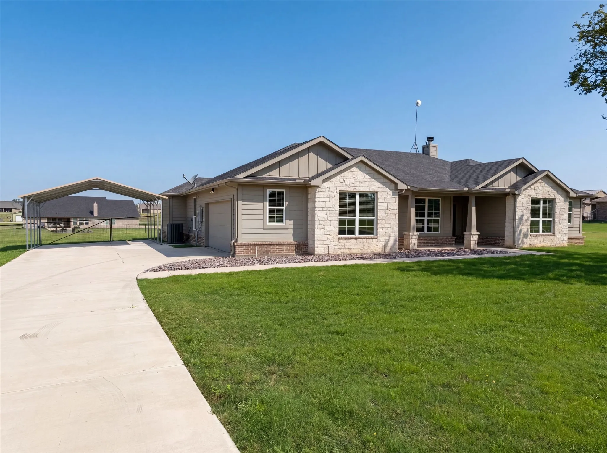 Single Family Residence For Sale in Wise County , 211 Spring Creek Circle, Paradise, Texas 76073, 4 Bedroom, 2 Bathroom, 2 Garage spaces, 2,426 Sqft, built in 2020, mls#21310983, Real Estate Agent in Paradise, Homes For Sale in Wise county, Homes For Sale in Paradise, Realtor in Paradise Texas, Real Estate Brokerage Independent Realty Texas, Luminita Cordes Realtor