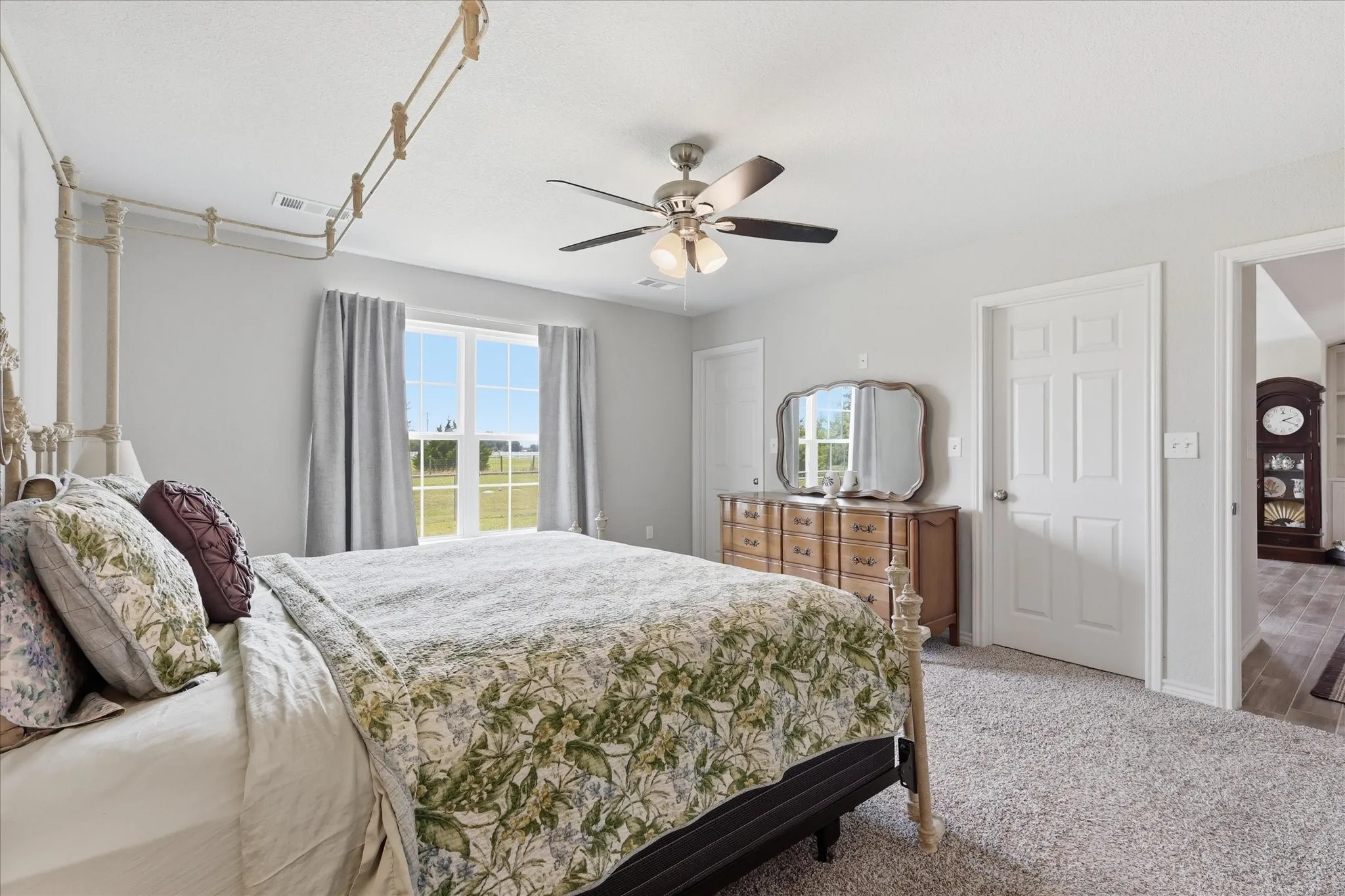 Plush carpeting throughout