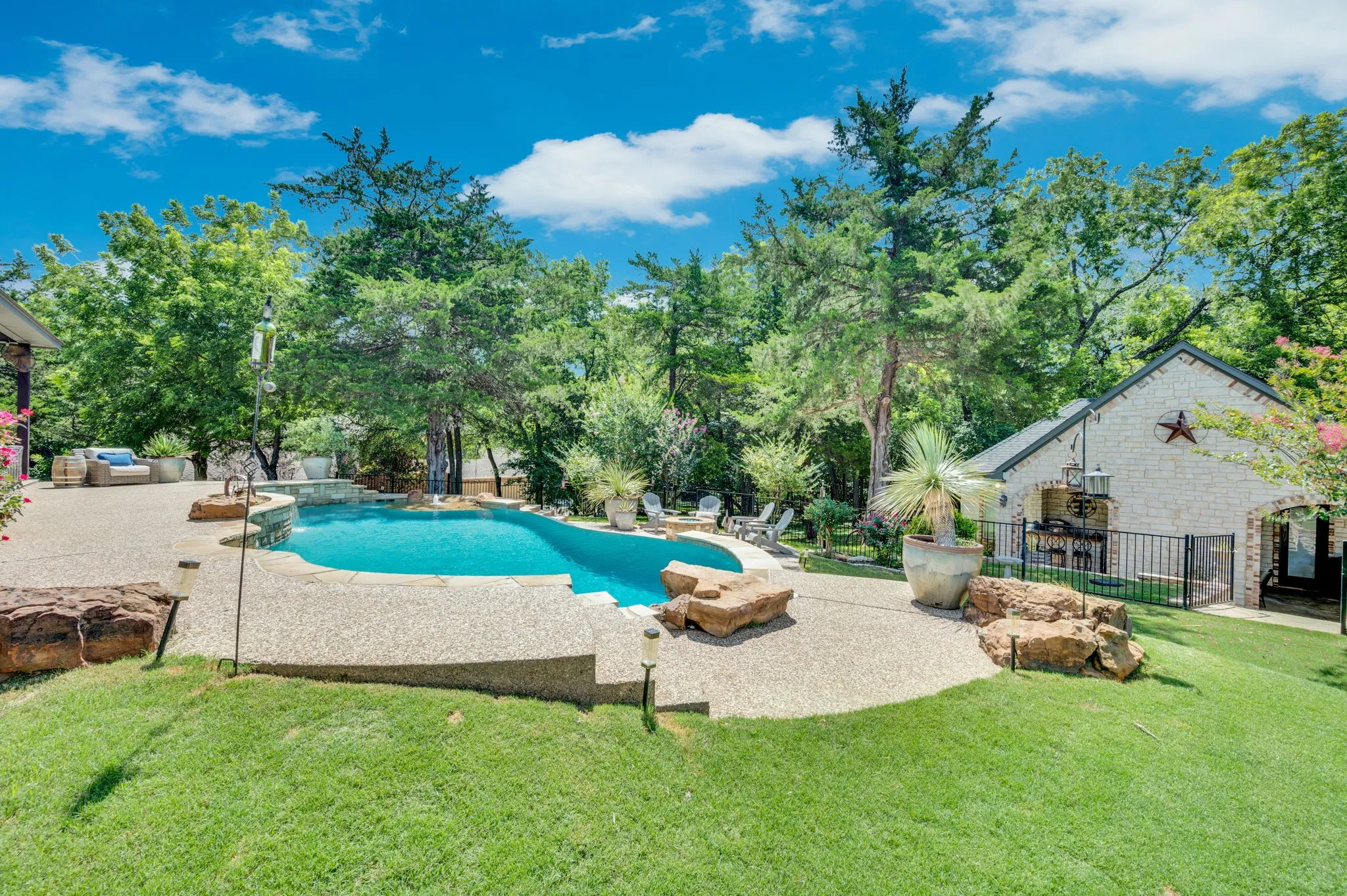 Single Family Residence For Sale in Ellis County , 3840 Angela Court, Midlothian, Texas 76065, 6 Bedroom, 5 Bathroom, 3 Garage spaces, 5,046 Sqft, built in 2007, mls#21310471, Real Estate Agent in Midlothian, Homes For Sale in Ellis county, Homes For Sale in Midlothian, Realtor in Midlothian Texas, Real Estate Brokerage Independent Realty Texas, Luminita Cordes Realtor