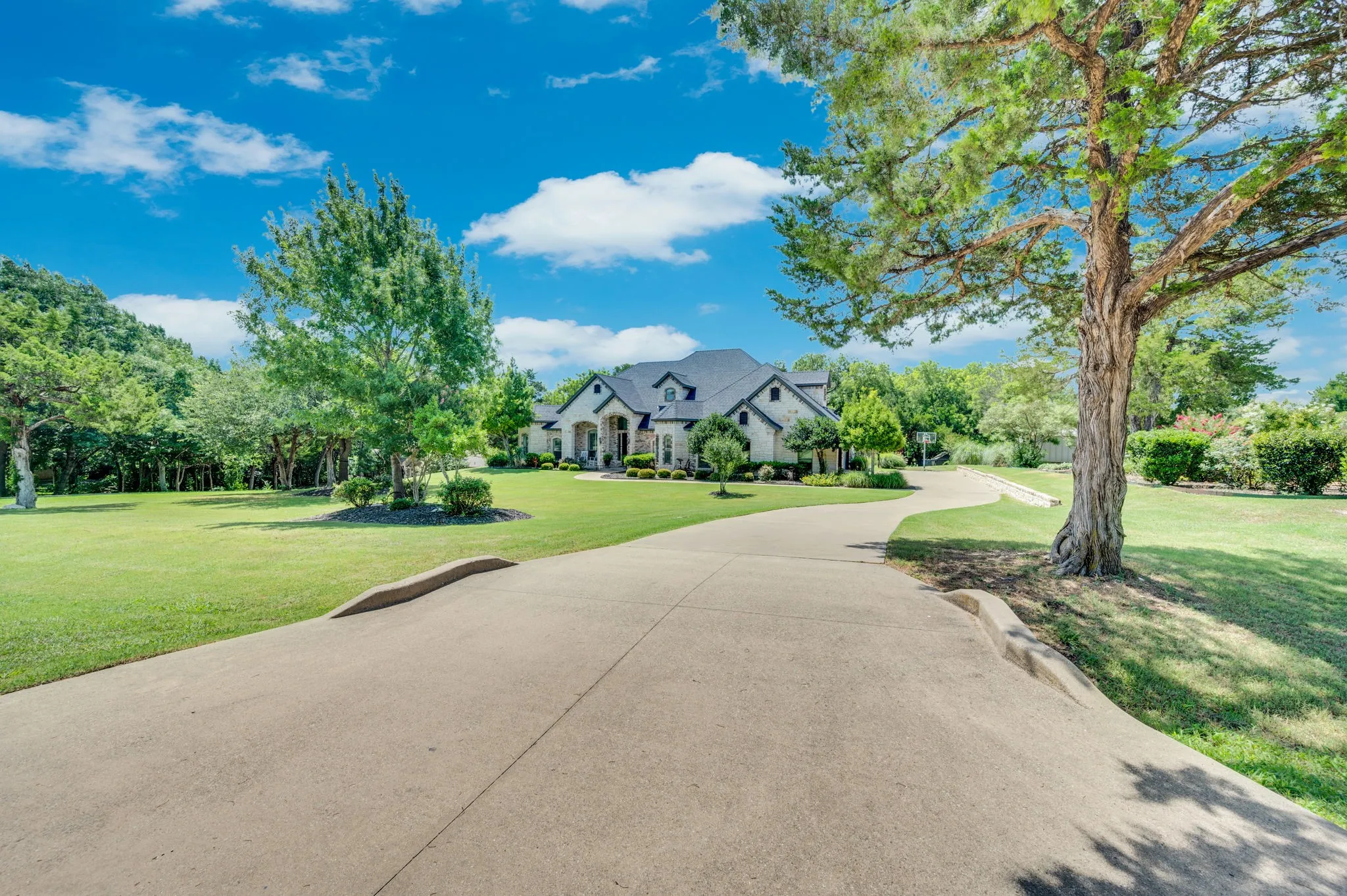 Single Family Residence For Sale in Ellis County , 3840 Angela Court, Midlothian, Texas 76065, 6 Bedroom, 5 Bathroom, 3 Garage spaces, 5,046 Sqft, built in 2007, mls#21310471, Real Estate Agent in Midlothian, Homes For Sale in Ellis county, Homes For Sale in Midlothian, Realtor in Midlothian Texas, Real Estate Brokerage Independent Realty Texas, Luminita Cordes Realtor