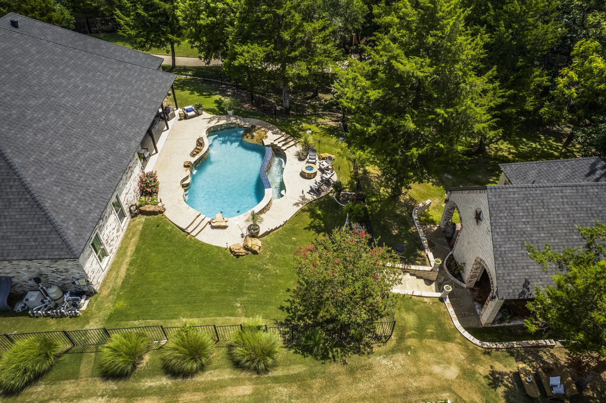 Single Family Residence For Sale in Ellis County , 3840 Angela Court, Midlothian, Texas 76065, 6 Bedroom, 5 Bathroom, 3 Garage spaces, 5,046 Sqft, built in 2007, mls#21310471, Real Estate Agent in Midlothian, Homes For Sale in Ellis county, Homes For Sale in Midlothian, Realtor in Midlothian Texas, Real Estate Brokerage Independent Realty Texas, Luminita Cordes Realtor