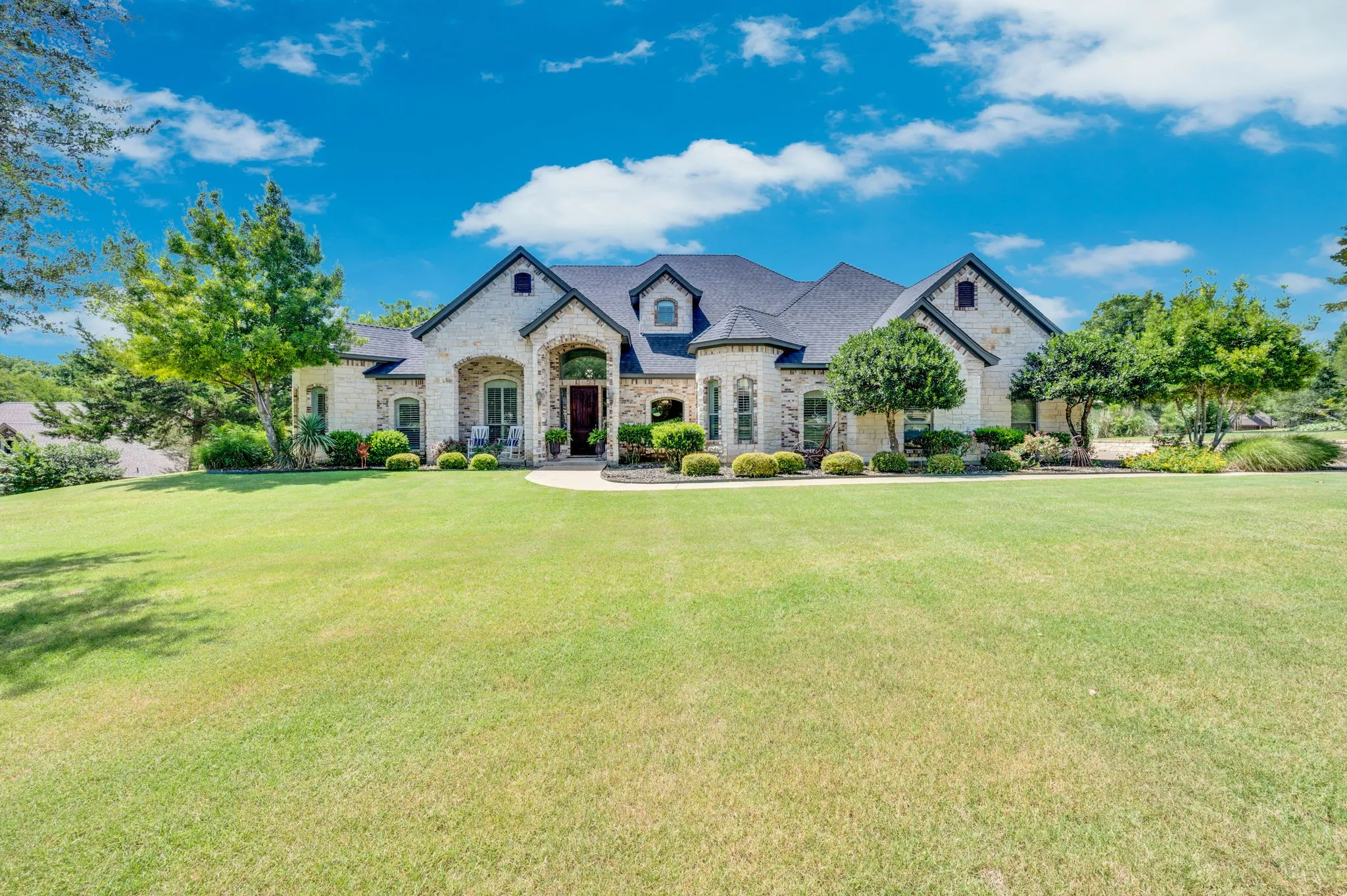 Single Family Residence For Sale in Ellis County , 3840 Angela Court, Midlothian, Texas 76065, 6 Bedroom, 5 Bathroom, 3 Garage spaces, 5,046 Sqft, built in 2007, mls#21310471, Real Estate Agent in Midlothian, Homes For Sale in Ellis county, Homes For Sale in Midlothian, Realtor in Midlothian Texas, Real Estate Brokerage Independent Realty Texas, Luminita Cordes Realtor