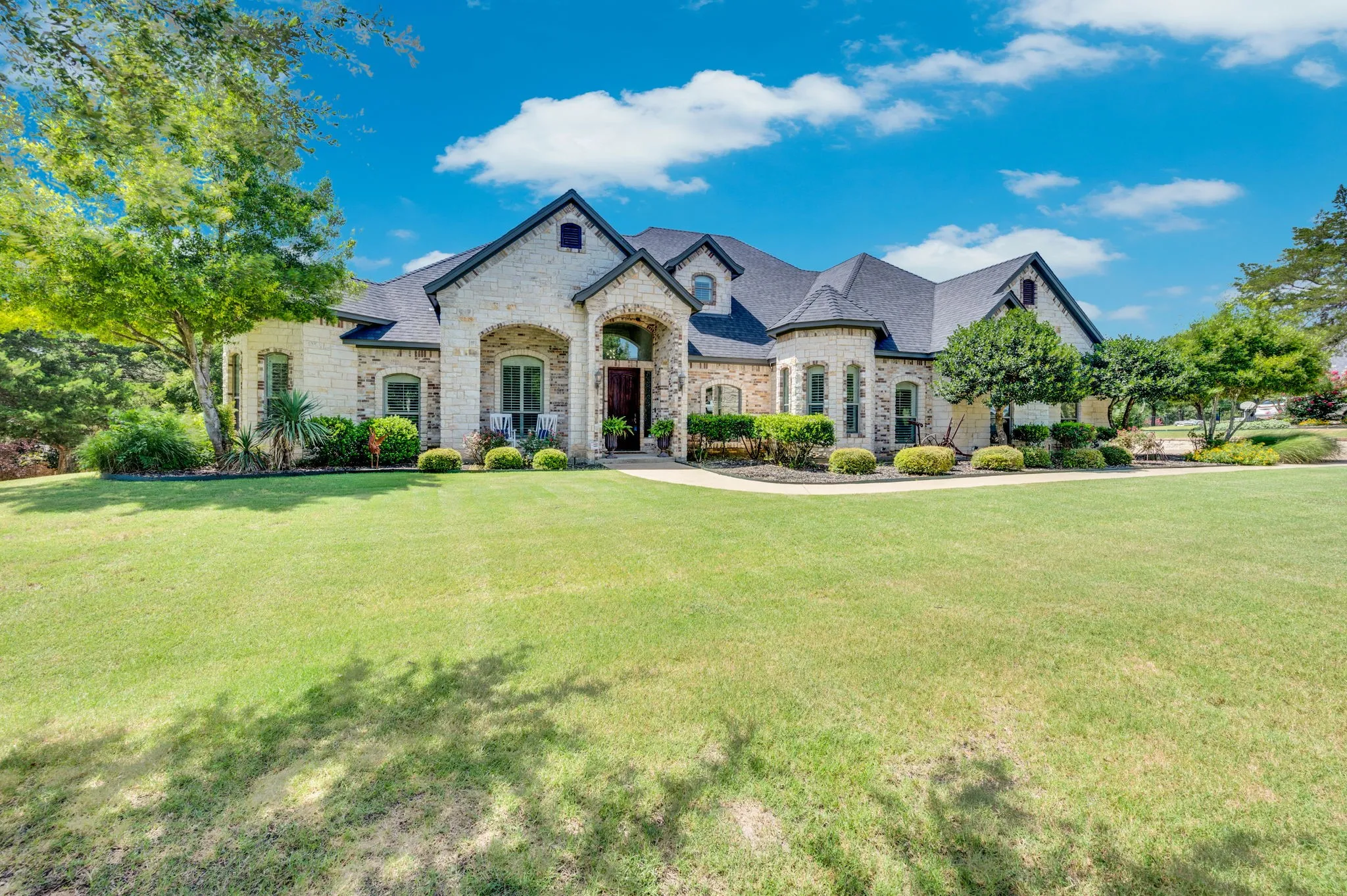 Single Family Residence For Sale in Ellis County , 3840 Angela Court, Midlothian, Texas 76065, 6 Bedroom, 5 Bathroom, 3 Garage spaces, 5,046 Sqft, built in 2007, mls#21310471, Real Estate Agent in Midlothian, Homes For Sale in Ellis county, Homes For Sale in Midlothian, Realtor in Midlothian Texas, Real Estate Brokerage Independent Realty Texas, Luminita Cordes Realtor