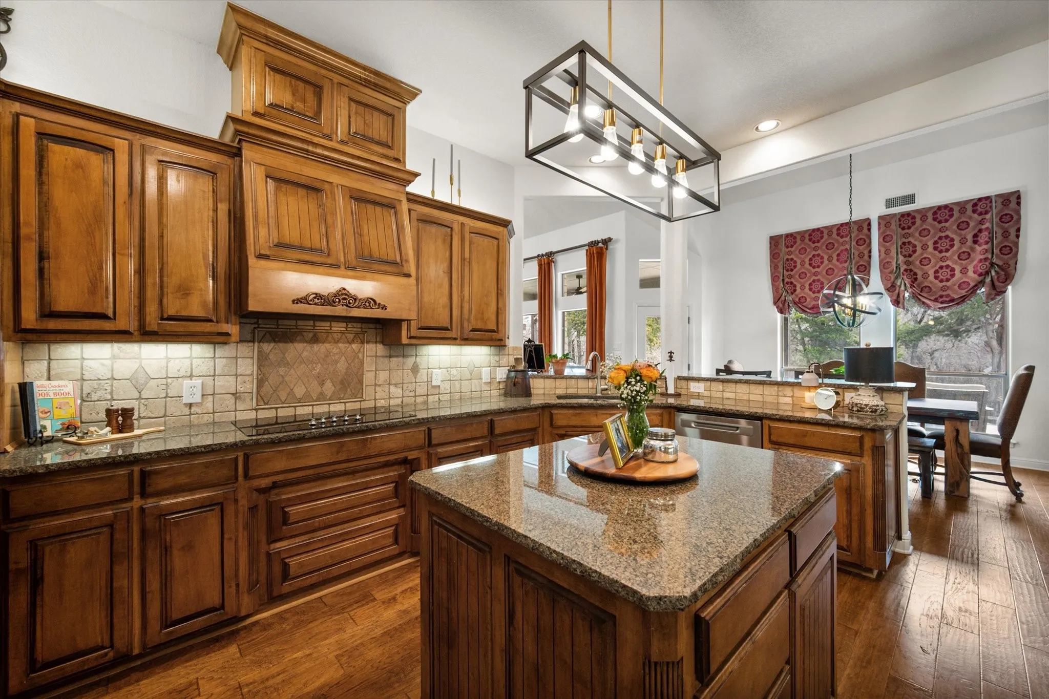 Single Family Residence For Sale in Ellis County , 3840 Angela Court, Midlothian, Texas 76065, 6 Bedroom, 5 Bathroom, 3 Garage spaces, 5,046 Sqft, built in 2007, mls#21310471, Real Estate Agent in Midlothian, Homes For Sale in Ellis county, Homes For Sale in Midlothian, Realtor in Midlothian Texas, Real Estate Brokerage Independent Realty Texas, Luminita Cordes Realtor