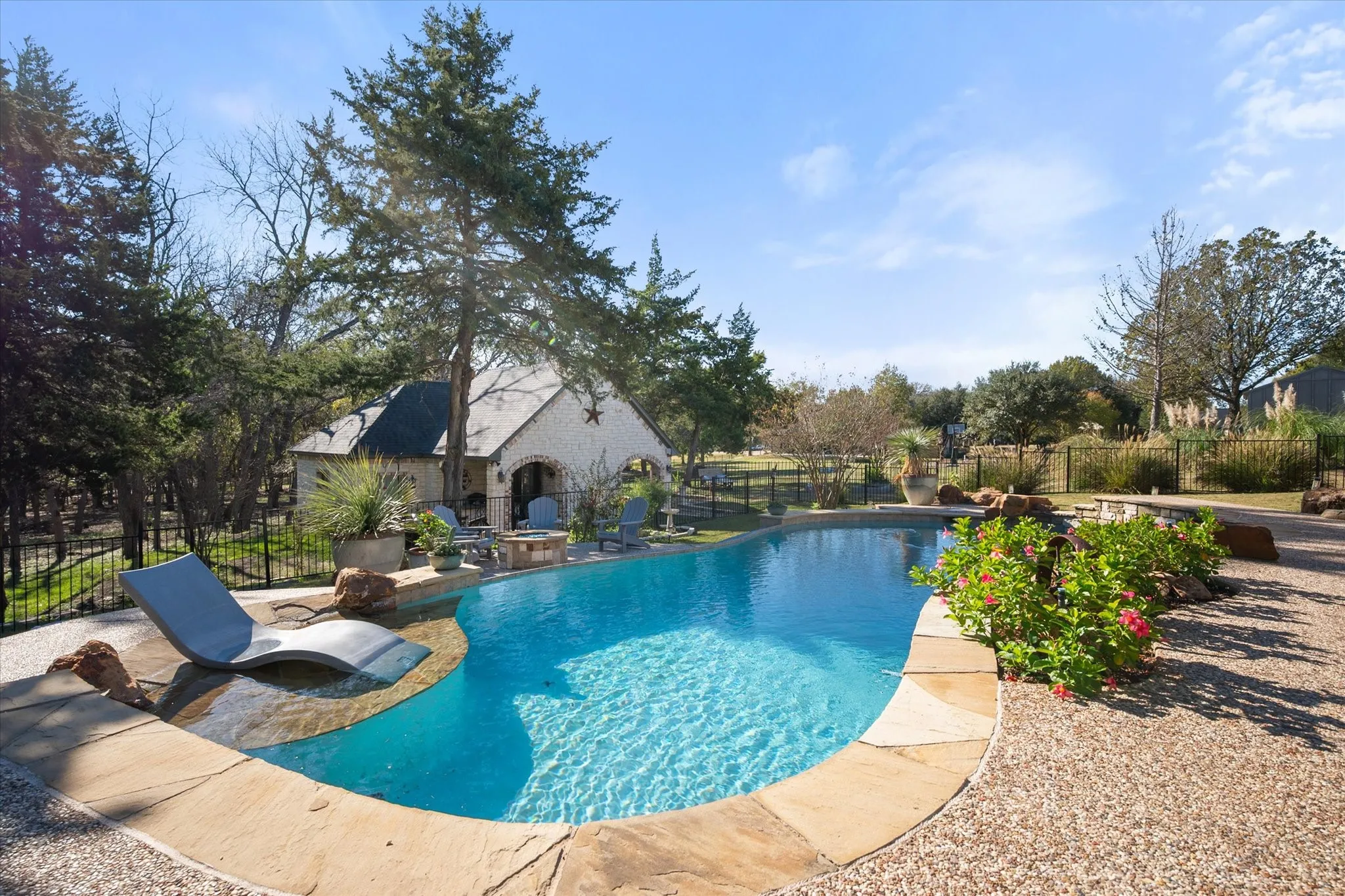Single Family Residence For Sale in Ellis County , 3840 Angela Court, Midlothian, Texas 76065, 6 Bedroom, 5 Bathroom, 3 Garage spaces, 5,046 Sqft, built in 2007, mls#21310471, Real Estate Agent in Midlothian, Homes For Sale in Ellis county, Homes For Sale in Midlothian, Realtor in Midlothian Texas, Real Estate Brokerage Independent Realty Texas, Luminita Cordes Realtor