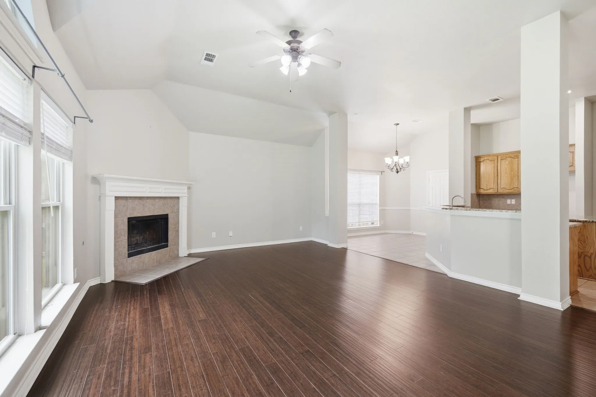 Single Family Residence For Sale in Tarrant County , 10 Saddlewood Court, Mansfield, Texas 76063, 4 Bedroom, 3 Bathroom, 2 Garage spaces, 3,035 Sqft, built in 2003, mls#21311014, Real Estate Agent in Mansfield, Homes For Sale in Tarrant county, Homes For Sale in Mansfield, Realtor in Mansfield Texas, Real Estate Brokerage Independent Realty Texas, Luminita Cordes Realtor