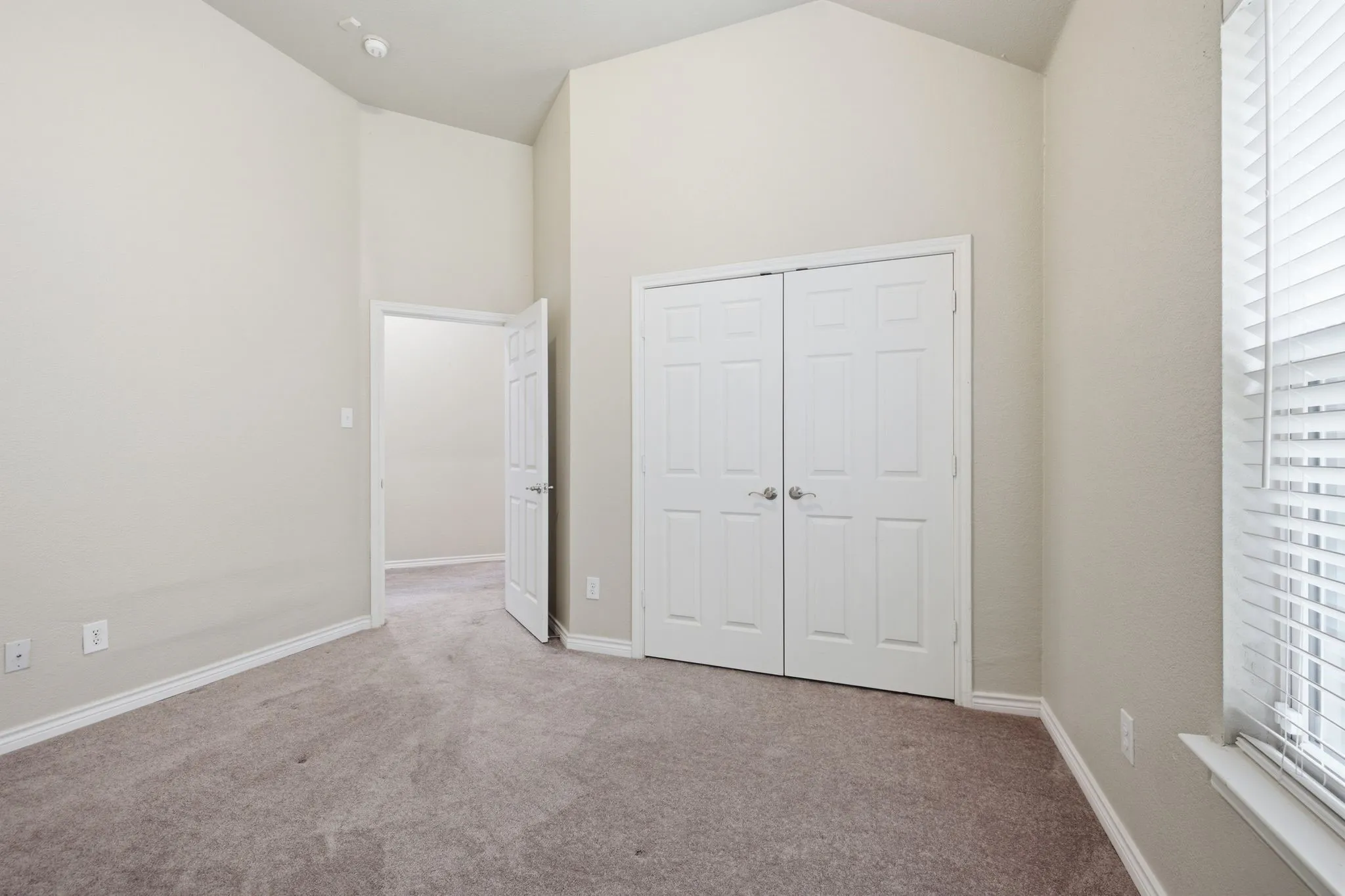 Single Family Residence For Sale in Tarrant County , 10 Saddlewood Court, Mansfield, Texas 76063, 4 Bedroom, 3 Bathroom, 2 Garage spaces, 3,035 Sqft, built in 2003, mls#21311014, Real Estate Agent in Mansfield, Homes For Sale in Tarrant county, Homes For Sale in Mansfield, Realtor in Mansfield Texas, Real Estate Brokerage Independent Realty Texas, Luminita Cordes Realtor