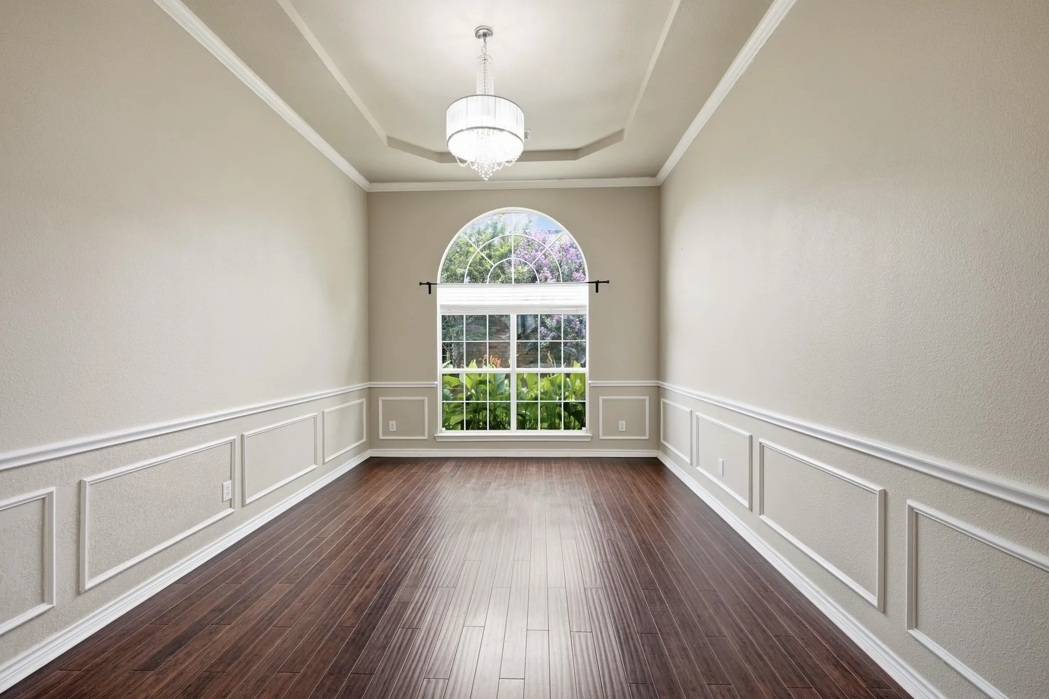 Large formal dining room or flex space.