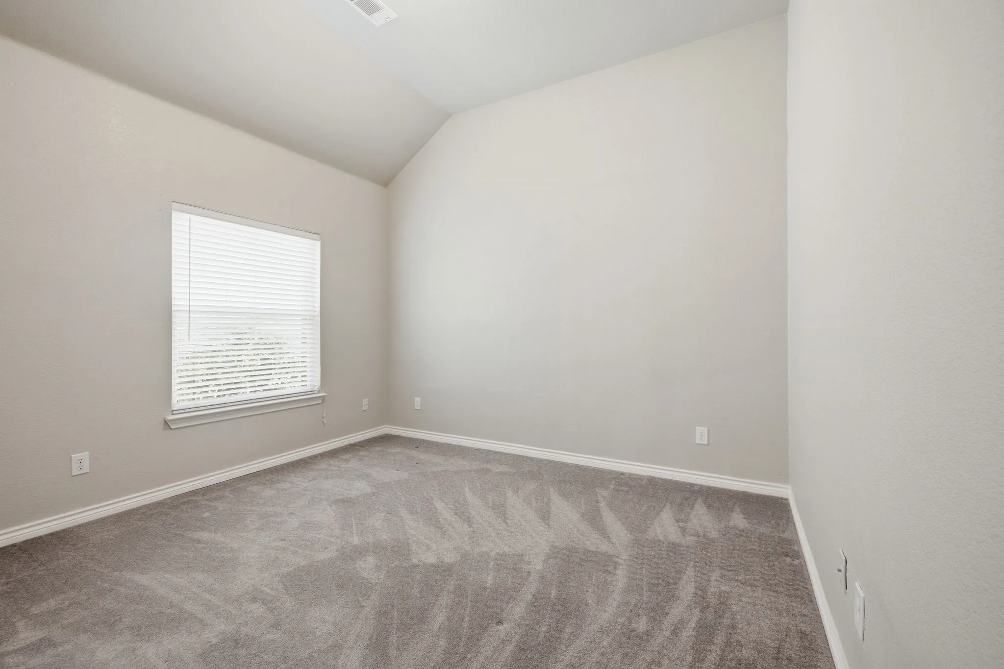 Single Family Residence For Sale in Tarrant County , 10 Saddlewood Court, Mansfield, Texas 76063, 4 Bedroom, 3 Bathroom, 2 Garage spaces, 3,035 Sqft, built in 2003, mls#21311014, Real Estate Agent in Mansfield, Homes For Sale in Tarrant county, Homes For Sale in Mansfield, Realtor in Mansfield Texas, Real Estate Brokerage Independent Realty Texas, Luminita Cordes Realtor