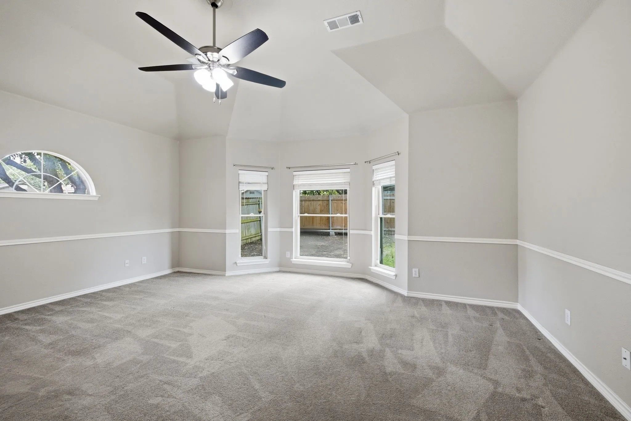 Single Family Residence For Sale in Tarrant County , 10 Saddlewood Court, Mansfield, Texas 76063, 4 Bedroom, 3 Bathroom, 2 Garage spaces, 3,035 Sqft, built in 2003, mls#21311014, Real Estate Agent in Mansfield, Homes For Sale in Tarrant county, Homes For Sale in Mansfield, Realtor in Mansfield Texas, Real Estate Brokerage Independent Realty Texas, Luminita Cordes Realtor