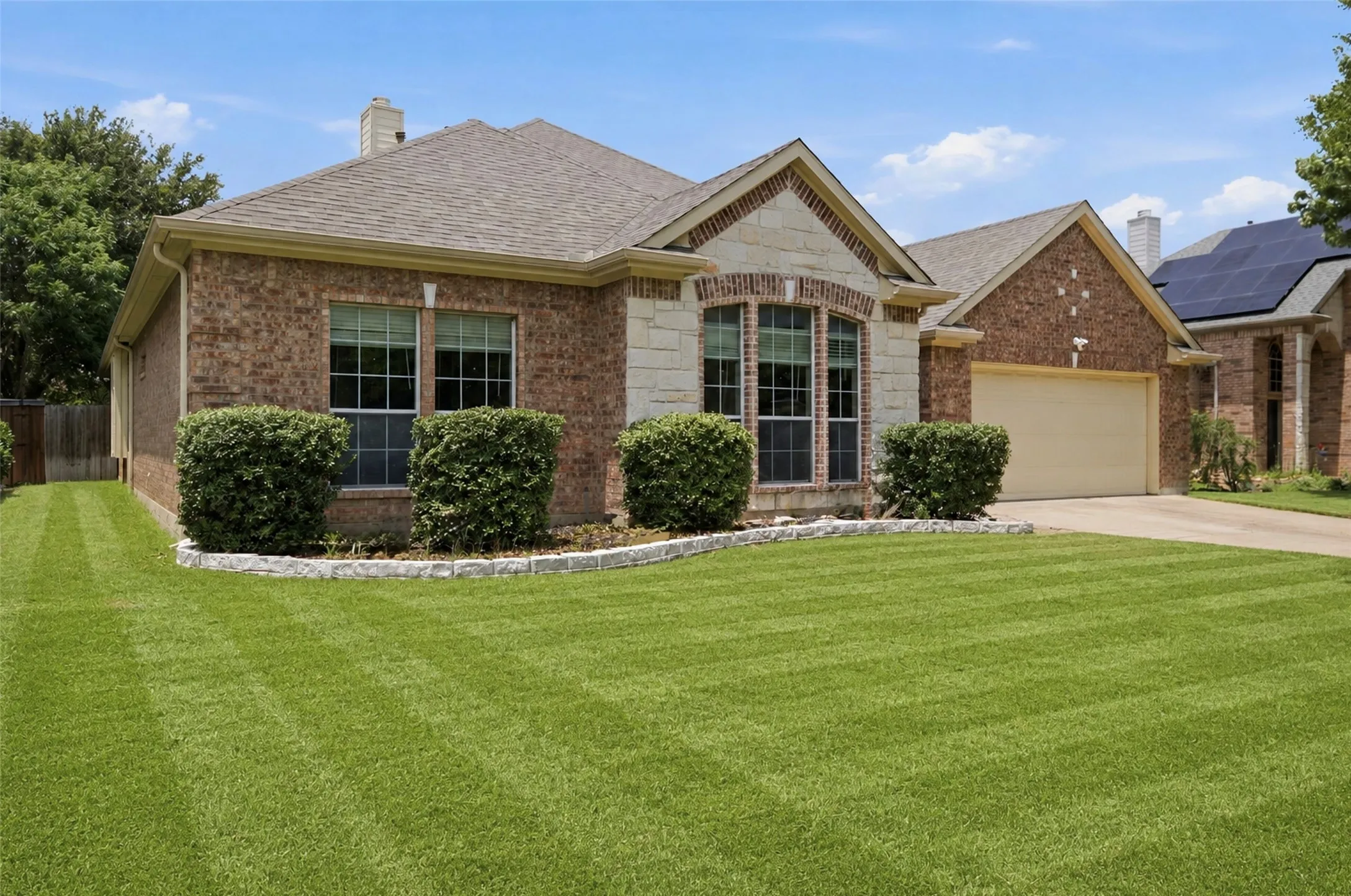 Single Family Residence For Sale in Tarrant County , 10 Saddlewood Court, Mansfield, Texas 76063, 4 Bedroom, 3 Bathroom, 2 Garage spaces, 3,035 Sqft, built in 2003, mls#21311014, Real Estate Agent in Mansfield, Homes For Sale in Tarrant county, Homes For Sale in Mansfield, Realtor in Mansfield Texas, Real Estate Brokerage Independent Realty Texas, Luminita Cordes Realtor