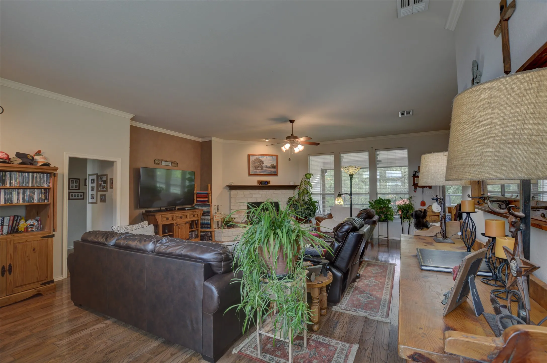 Single Family Residence For Sale in Parker County , 239 Palomino Court, Cresson, Texas 76035, 4 Bedroom, 3 Bathroom, 2 Garage spaces, 2,536 Sqft, built in 2001, mls#21308934, Real Estate Agent in Cresson, Homes For Sale in Parker county, Homes For Sale in Cresson, Realtor in Cresson Texas, Real Estate Brokerage Independent Realty Texas, Luminita Cordes Realtor