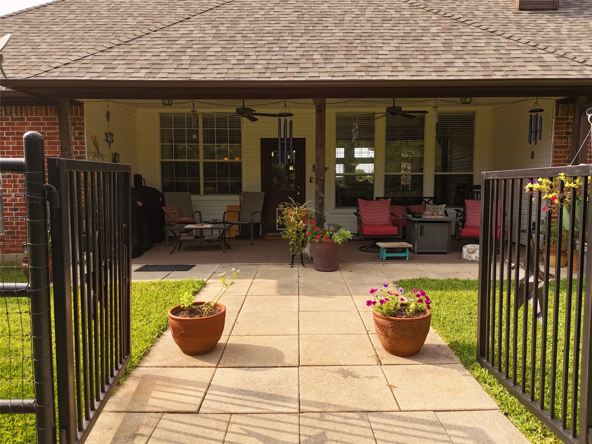 Single Family Residence For Sale in Parker County , 239 Palomino Court, Cresson, Texas 76035, 4 Bedroom, 3 Bathroom, 2 Garage spaces, 2,536 Sqft, built in 2001, mls#21308934, Real Estate Agent in Cresson, Homes For Sale in Parker county, Homes For Sale in Cresson, Realtor in Cresson Texas, Real Estate Brokerage Independent Realty Texas, Luminita Cordes Realtor
