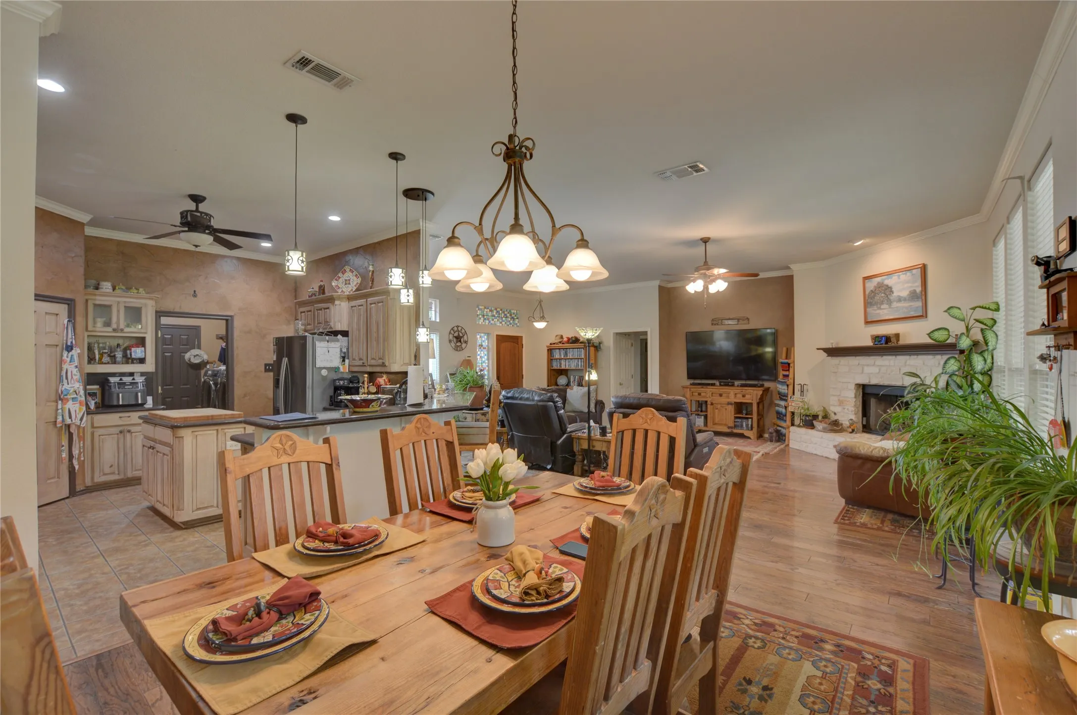 Single Family Residence For Sale in Parker County , 239 Palomino Court, Cresson, Texas 76035, 4 Bedroom, 3 Bathroom, 2 Garage spaces, 2,536 Sqft, built in 2001, mls#21308934, Real Estate Agent in Cresson, Homes For Sale in Parker county, Homes For Sale in Cresson, Realtor in Cresson Texas, Real Estate Brokerage Independent Realty Texas, Luminita Cordes Realtor
