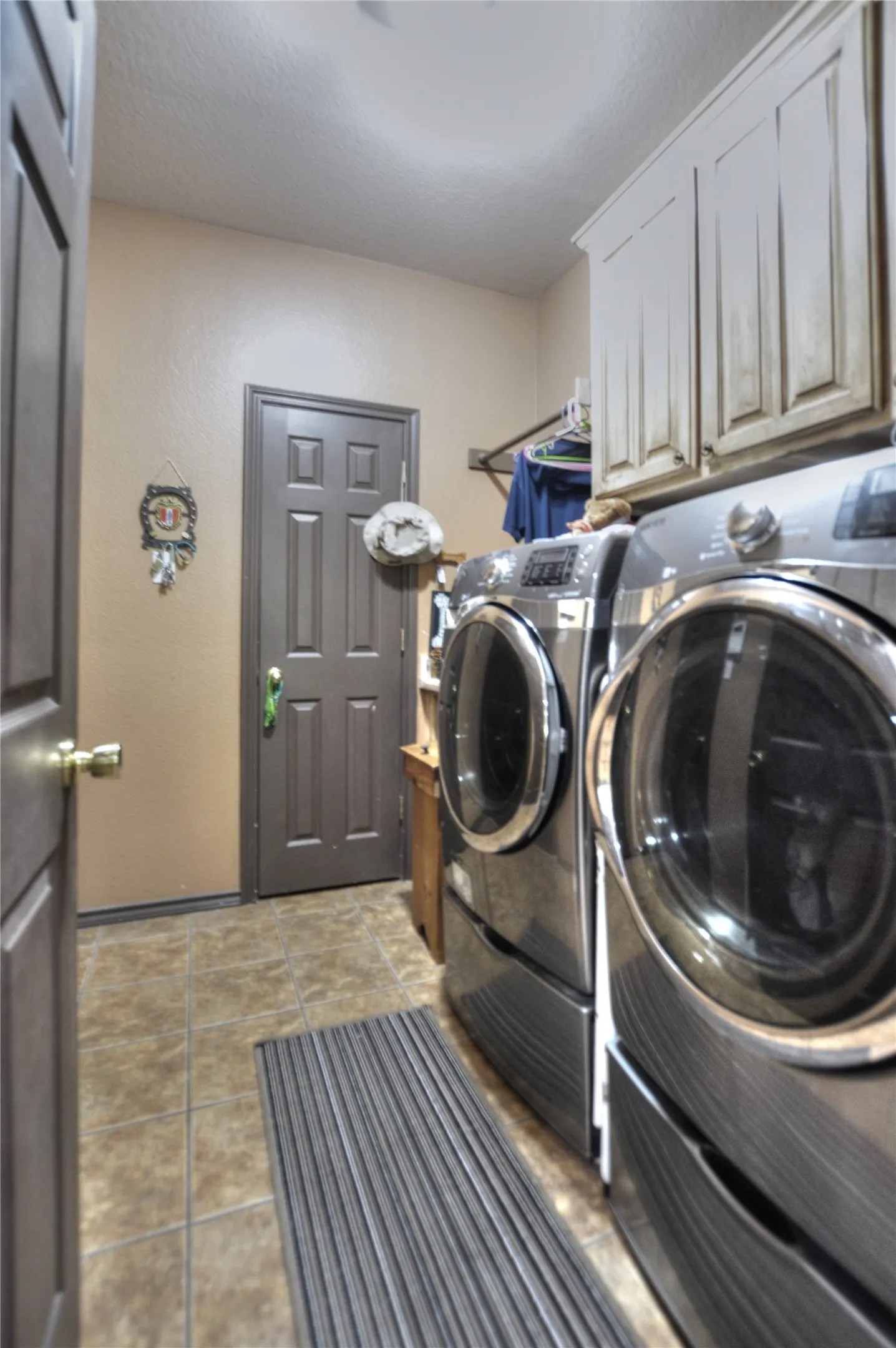 Single Family Residence For Sale in Parker County , 239 Palomino Court, Cresson, Texas 76035, 4 Bedroom, 3 Bathroom, 2 Garage spaces, 2,536 Sqft, built in 2001, mls#21308934, Real Estate Agent in Cresson, Homes For Sale in Parker county, Homes For Sale in Cresson, Realtor in Cresson Texas, Real Estate Brokerage Independent Realty Texas, Luminita Cordes Realtor