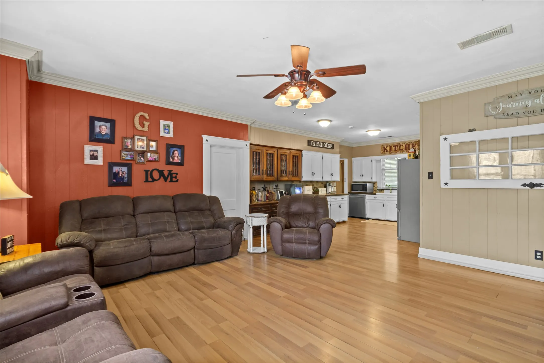 Single Family Residence For Sale in Freestone County , 600 Elm Street, Teague, Texas 75860, 4 Bedroom, 2 Bathroom, Garage spaces, 2,238 Sqft, built in 1955, mls#21308880, Real Estate Agent in Teague, Homes For Sale in Freestone county, Homes For Sale in Teague, Realtor in Teague Texas, Real Estate Brokerage Independent Realty Texas, Luminita Cordes Realtor