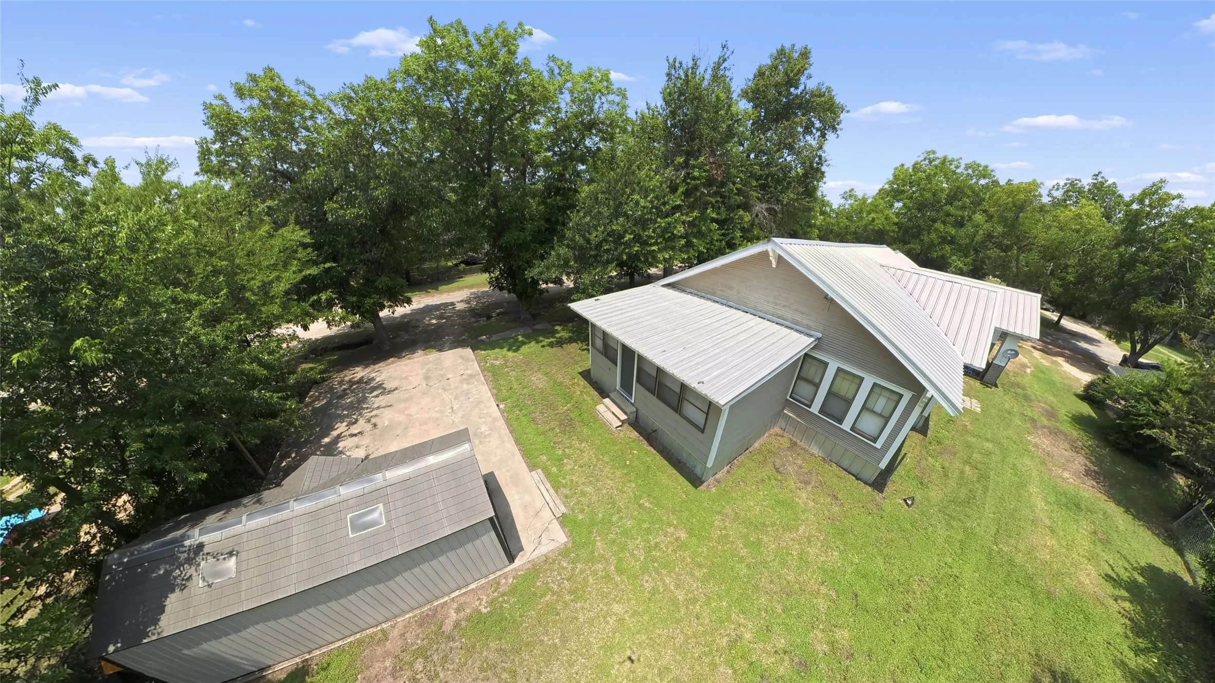 Single Family Residence For Sale in Freestone County , 600 Elm Street, Teague, Texas 75860, 4 Bedroom, 2 Bathroom, Garage spaces, 2,238 Sqft, built in 1955, mls#21308880, Real Estate Agent in Teague, Homes For Sale in Freestone county, Homes For Sale in Teague, Realtor in Teague Texas, Real Estate Brokerage Independent Realty Texas, Luminita Cordes Realtor