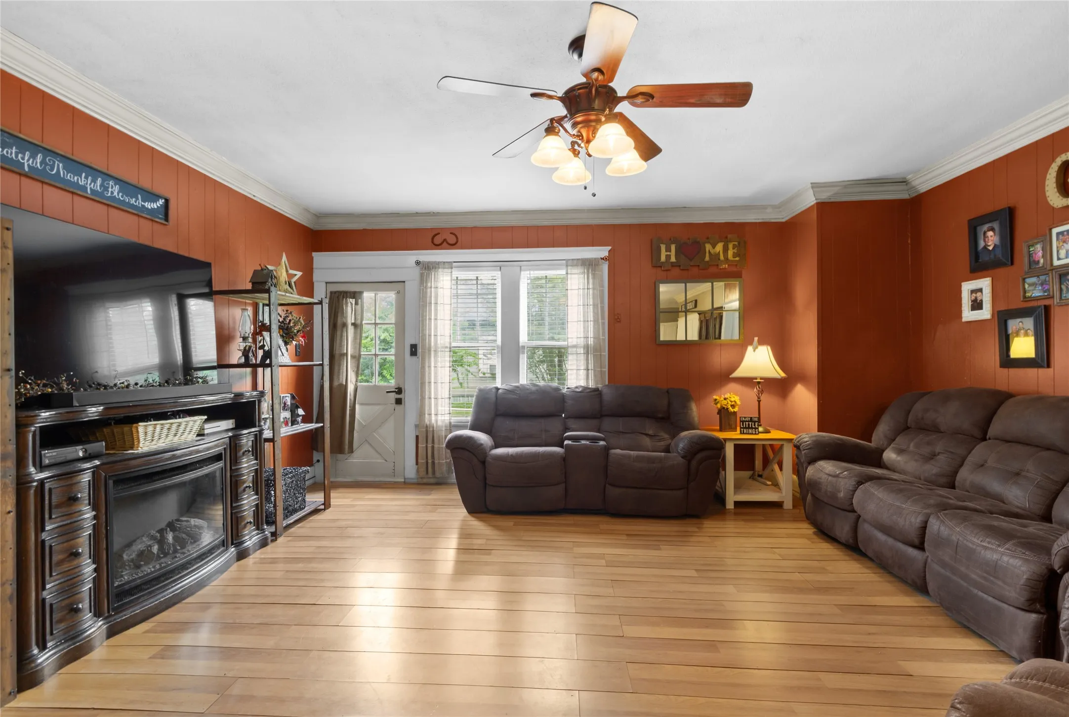 Single Family Residence For Sale in Freestone County , 600 Elm Street, Teague, Texas 75860, 4 Bedroom, 2 Bathroom, Garage spaces, 2,238 Sqft, built in 1955, mls#21308880, Real Estate Agent in Teague, Homes For Sale in Freestone county, Homes For Sale in Teague, Realtor in Teague Texas, Real Estate Brokerage Independent Realty Texas, Luminita Cordes Realtor