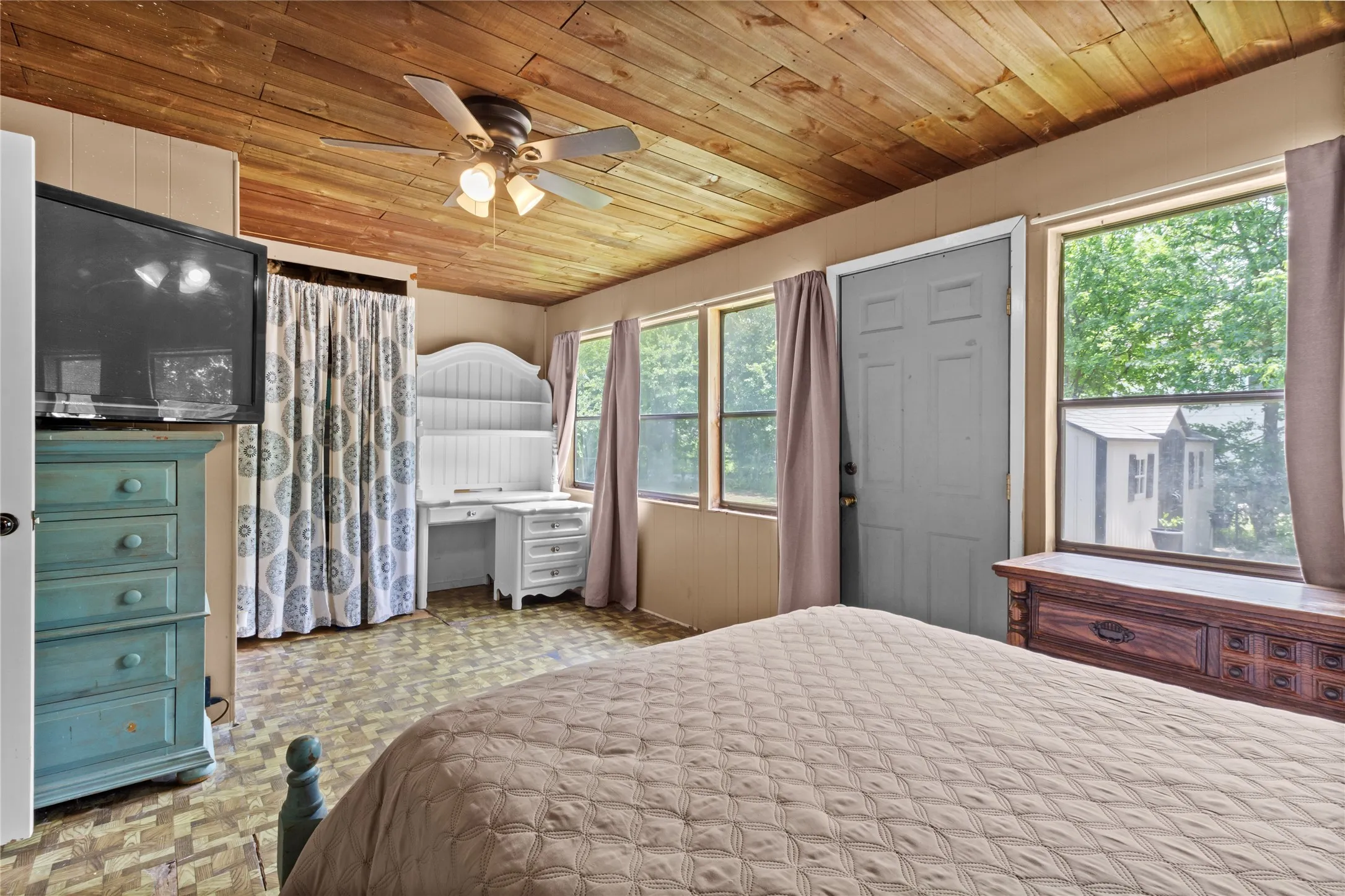 Single Family Residence For Sale in Freestone County , 600 Elm Street, Teague, Texas 75860, 4 Bedroom, 2 Bathroom, Garage spaces, 2,238 Sqft, built in 1955, mls#21308880, Real Estate Agent in Teague, Homes For Sale in Freestone county, Homes For Sale in Teague, Realtor in Teague Texas, Real Estate Brokerage Independent Realty Texas, Luminita Cordes Realtor