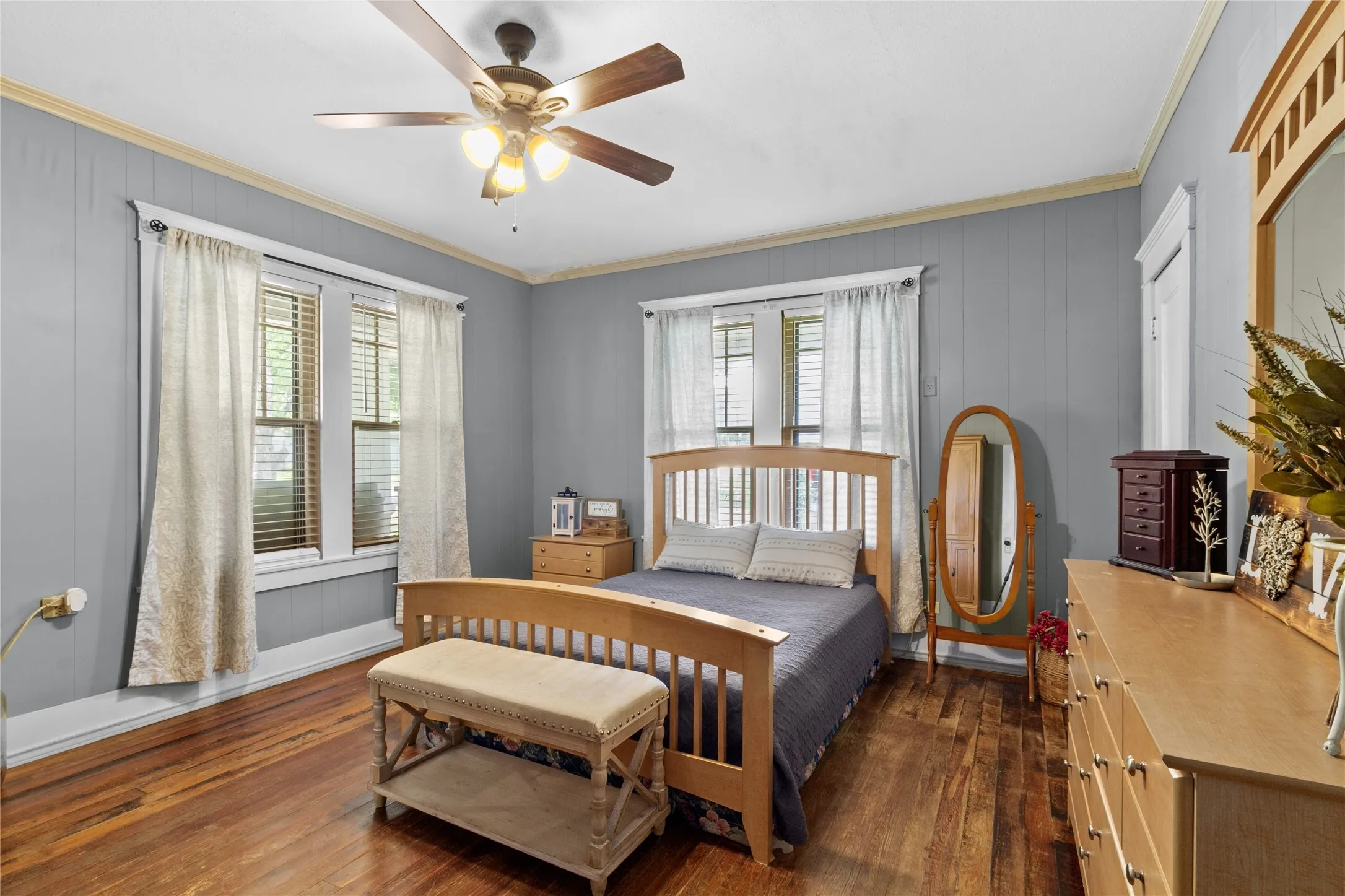 Single Family Residence For Sale in Freestone County , 600 Elm Street, Teague, Texas 75860, 4 Bedroom, 2 Bathroom, Garage spaces, 2,238 Sqft, built in 1955, mls#21308880, Real Estate Agent in Teague, Homes For Sale in Freestone county, Homes For Sale in Teague, Realtor in Teague Texas, Real Estate Brokerage Independent Realty Texas, Luminita Cordes Realtor