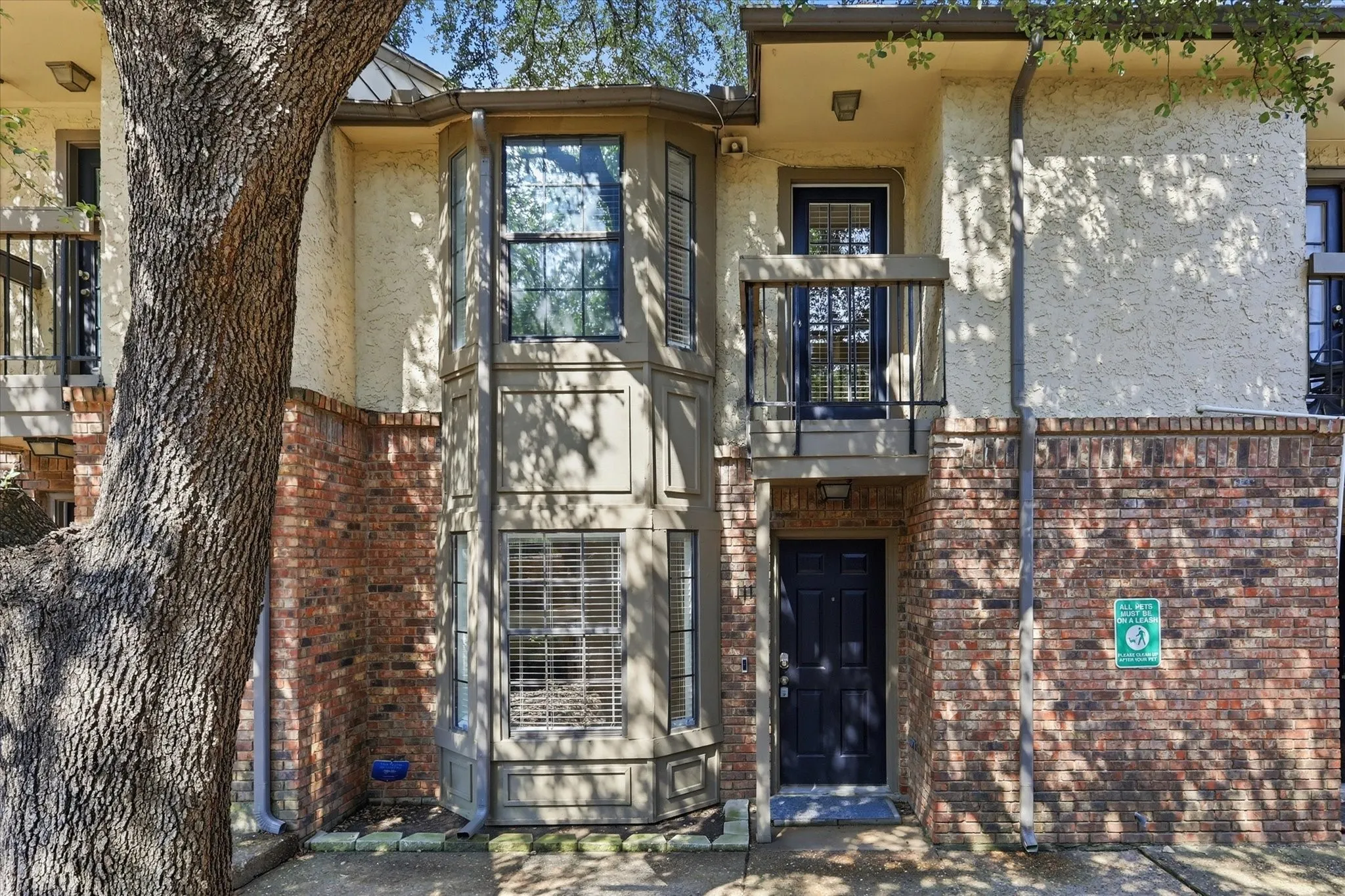 Condominium For Sale in Dallas County , 8750 Park Lane 111, Dallas, Texas 75231, 2 Bedroom, 3 Bathroom, 2 Garage spaces, 1,211 Sqft, built in 1982, mls#21310796, Real Estate Agent in Dallas, Homes For Sale in Dallas county, Homes For Sale in Dallas, Realtor in Dallas Texas, Real Estate Brokerage Independent Realty Texas, Luminita Cordes Realtor